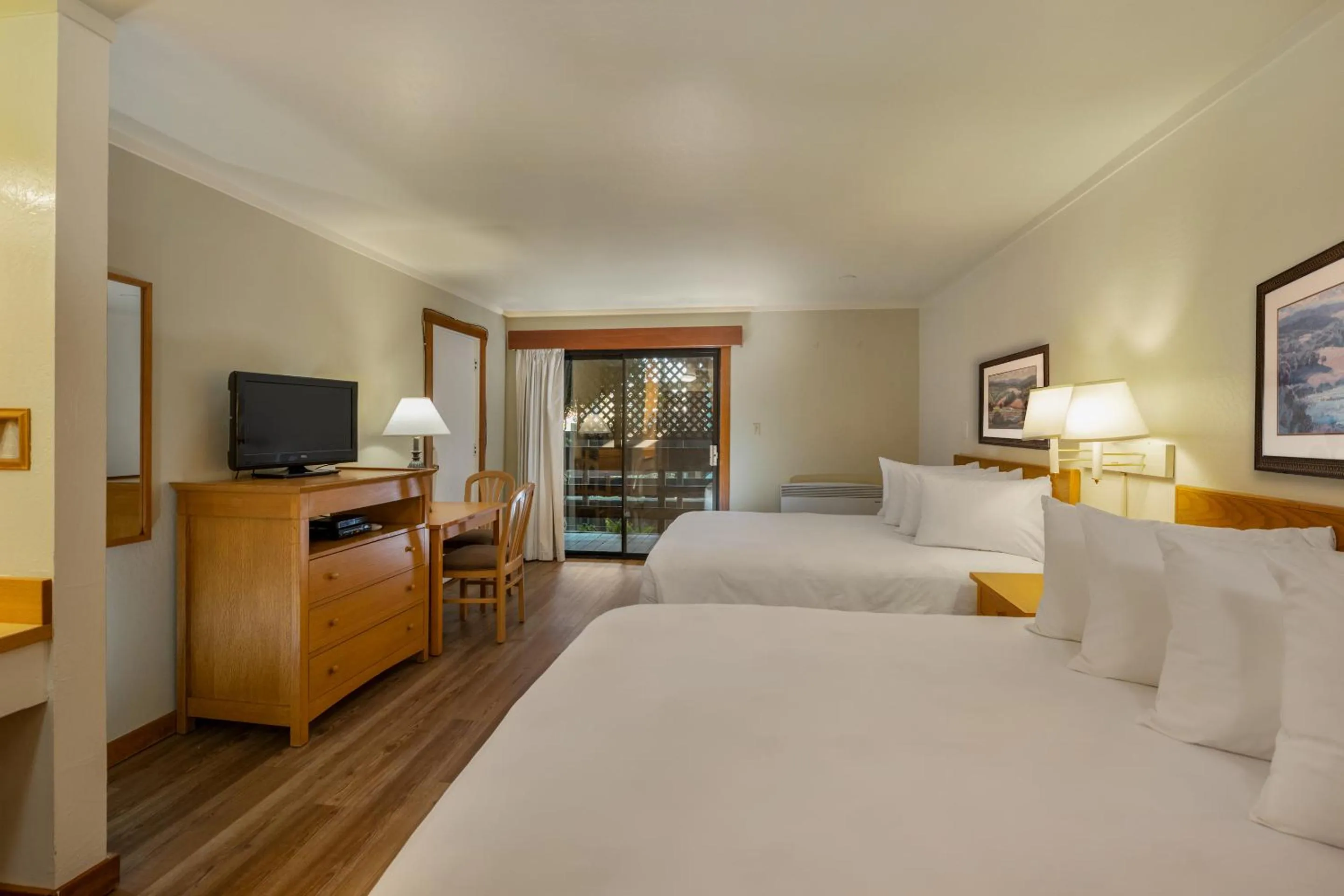 Bed in Harbor Lite Lodge