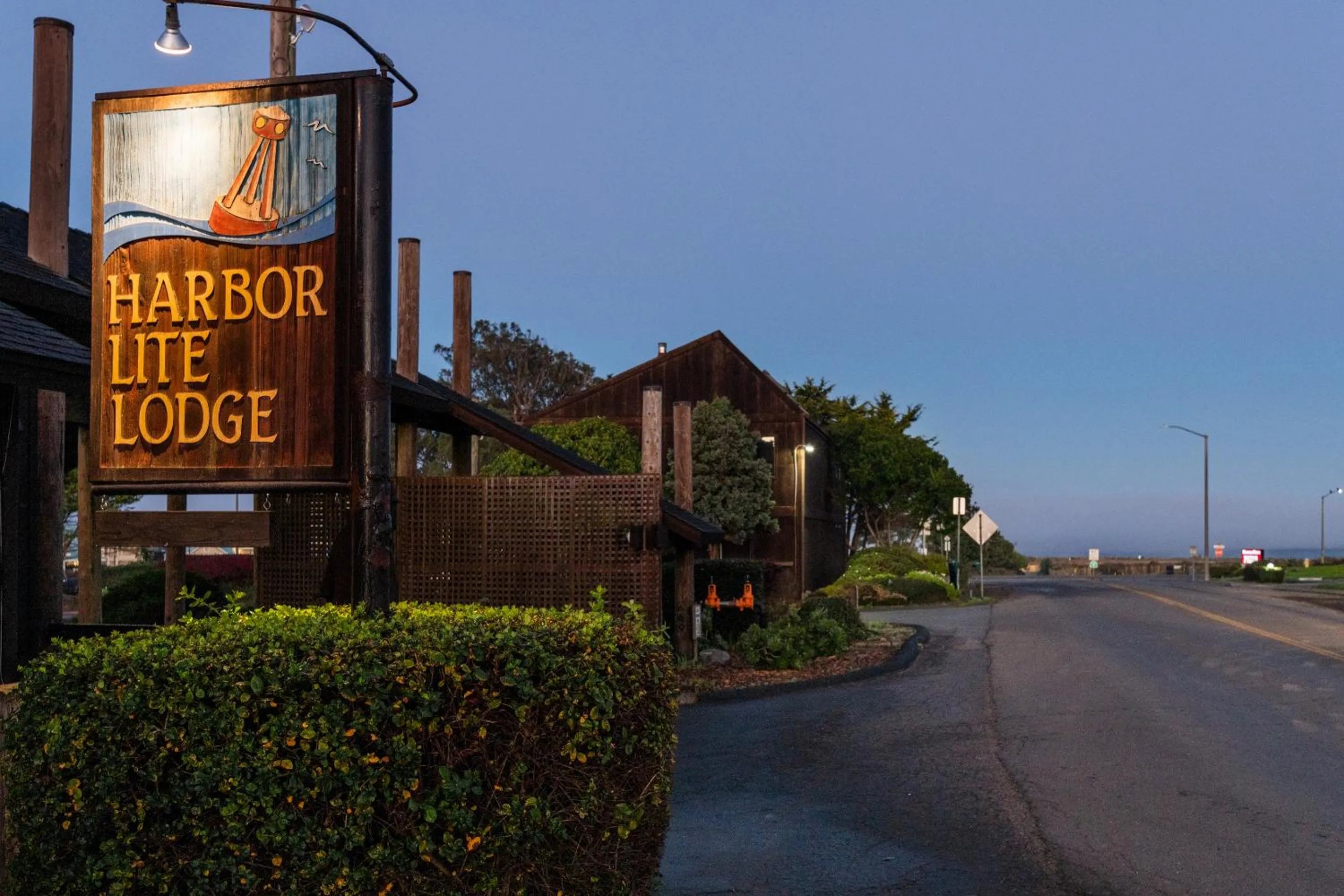 Harbor Lite Lodge