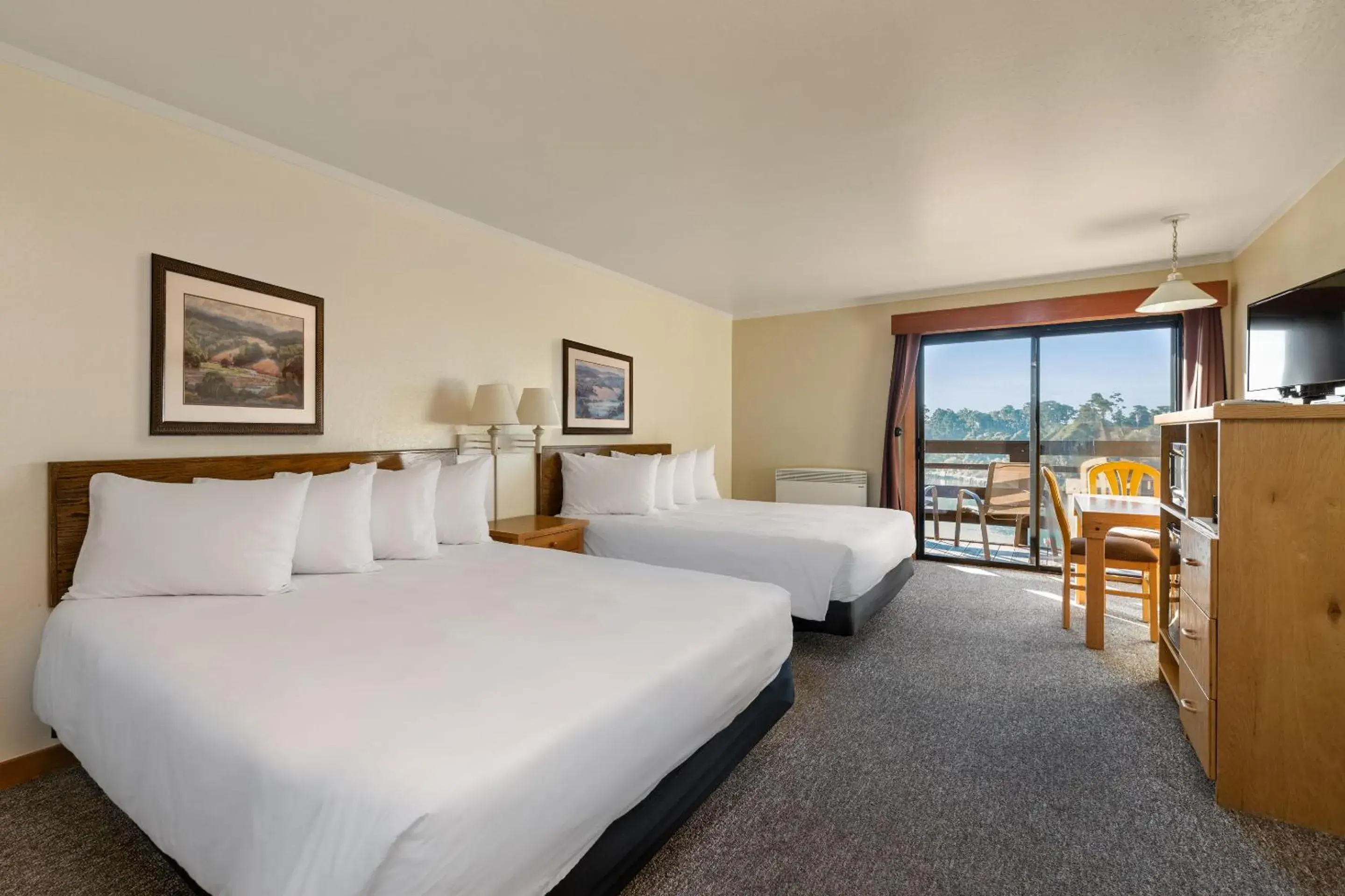 Queen Room with Harbor View in Harbor Lite Lodge Queen Room with Harbor View in Harbor Lite Lodge