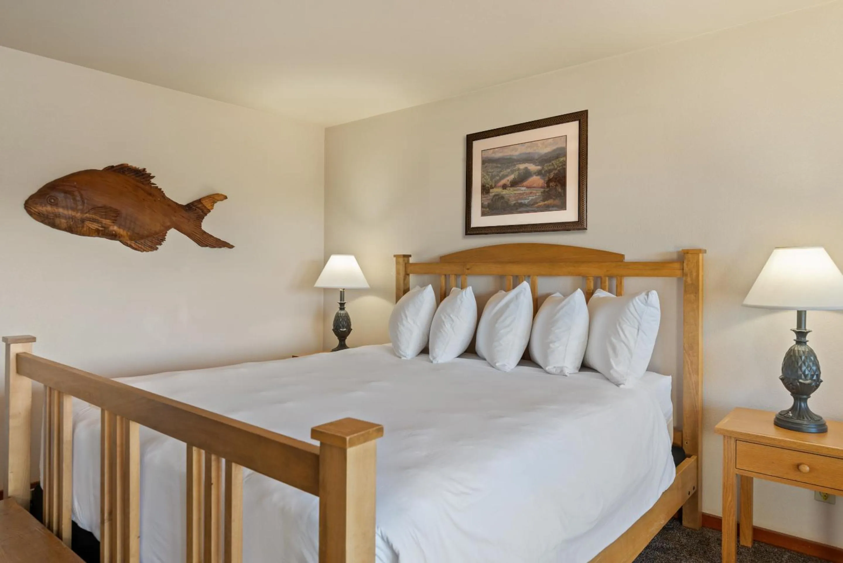 Bed in Harbor Lite Lodge