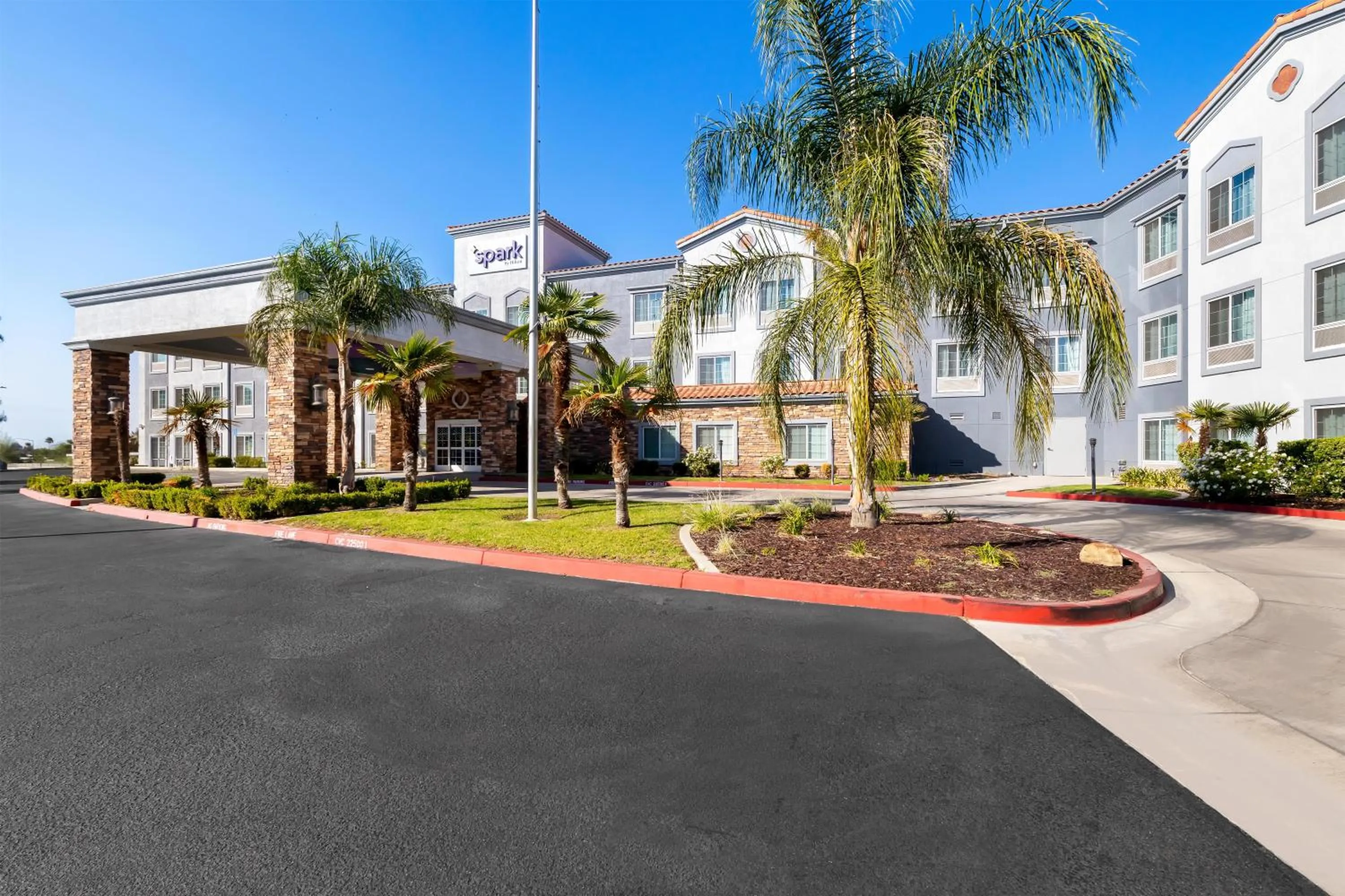 Property building in Spark By Hilton Redlands