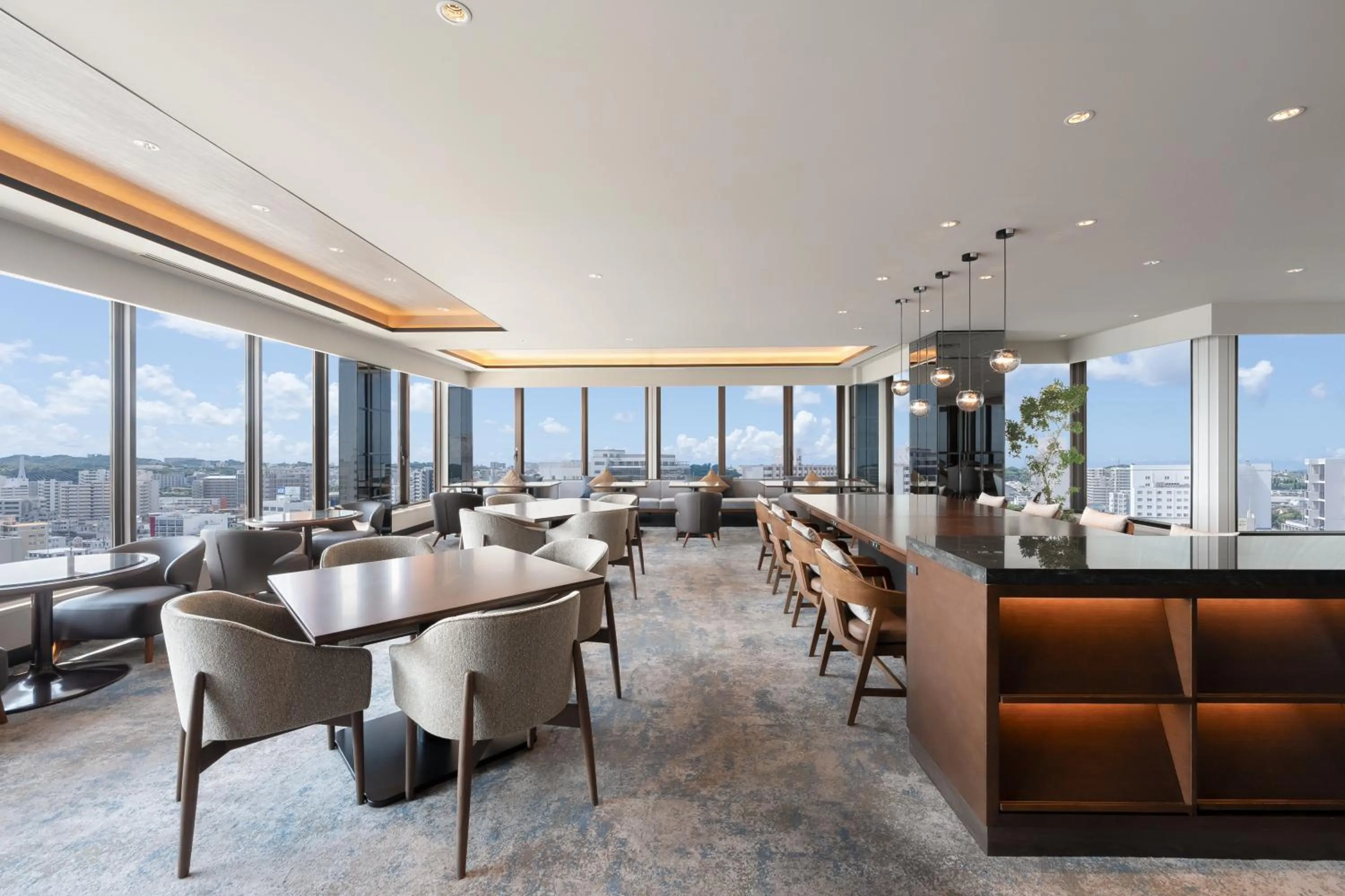 Lounge or bar in Okinawa Harborview Hotel