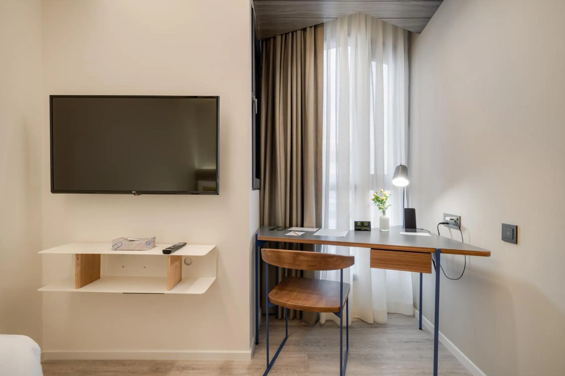 TV and multimedia in Triple Y Hotel