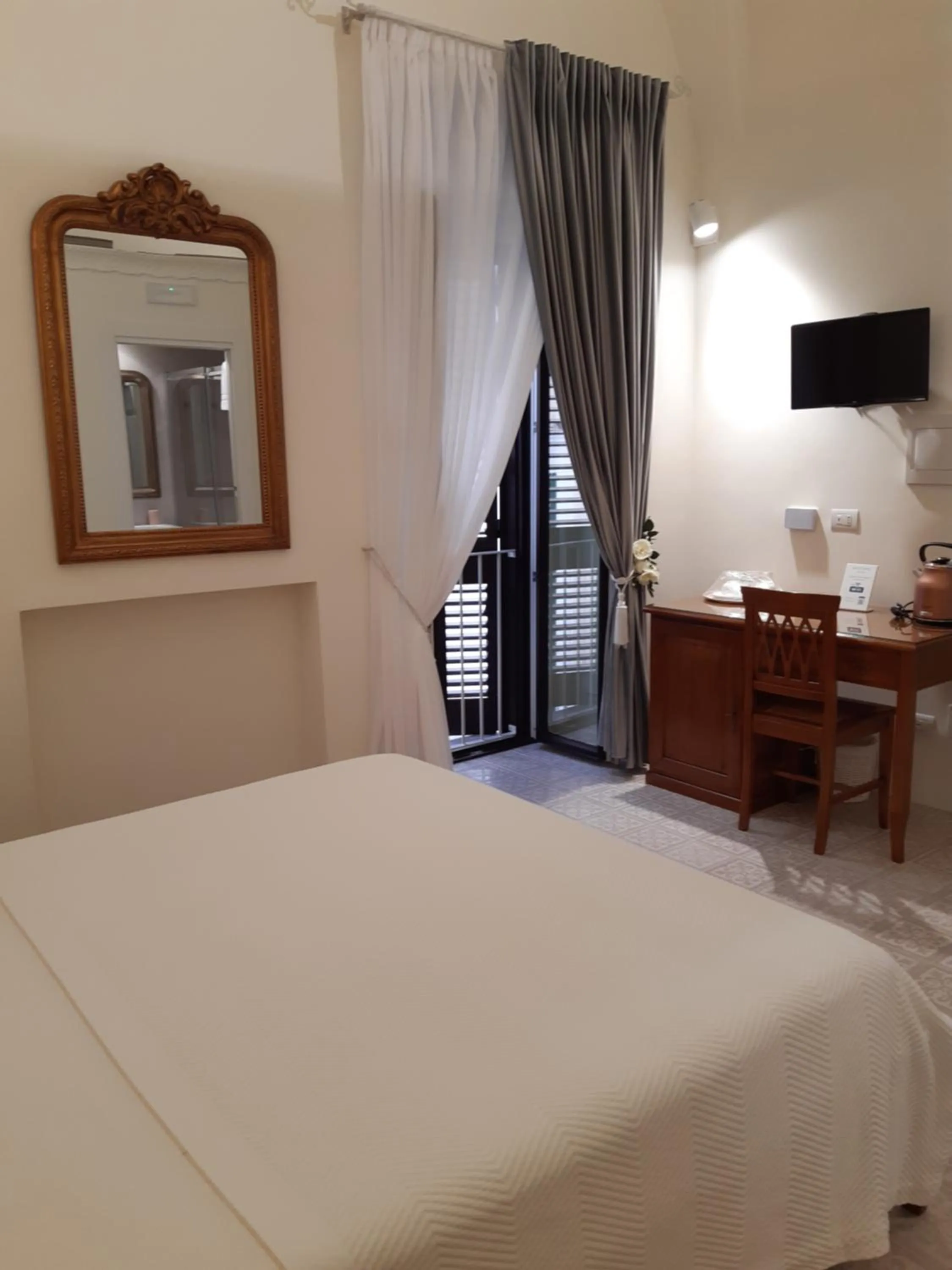 Photo of the whole room, Bed in Estlevante B&B