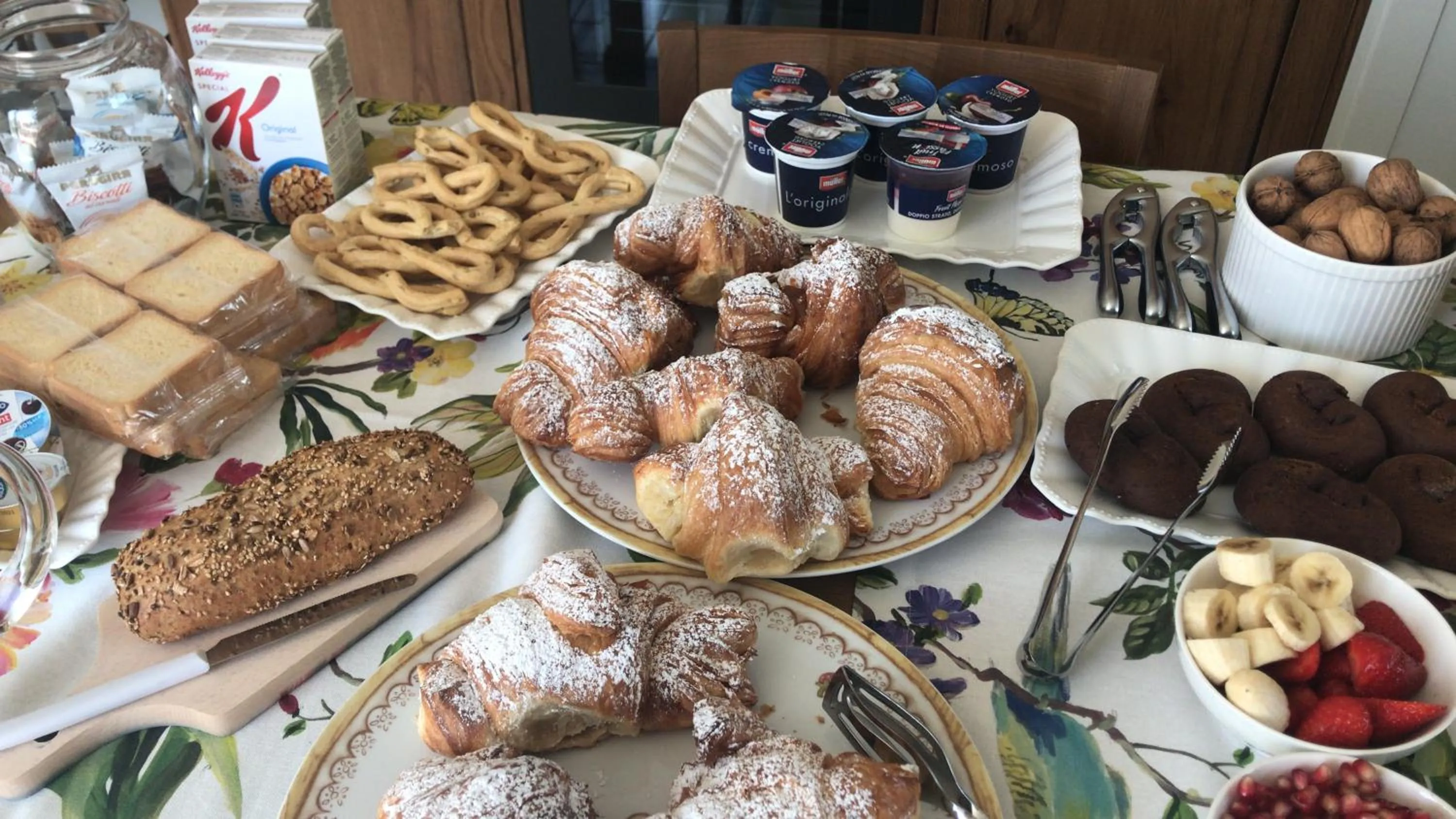 Buffet breakfast in Estlevante B&B