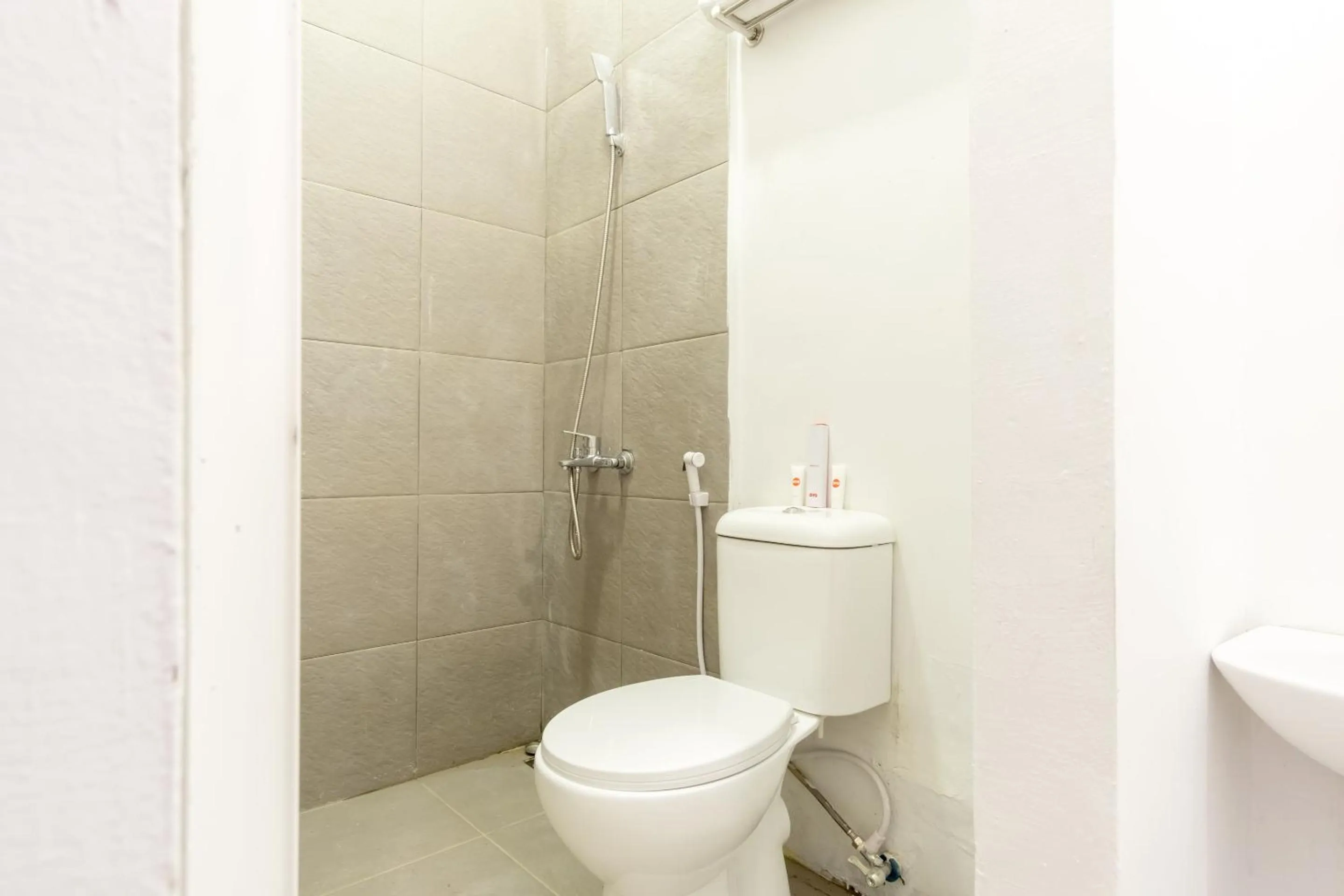 Bathroom in RedDoorz At Jalan Asia Medan