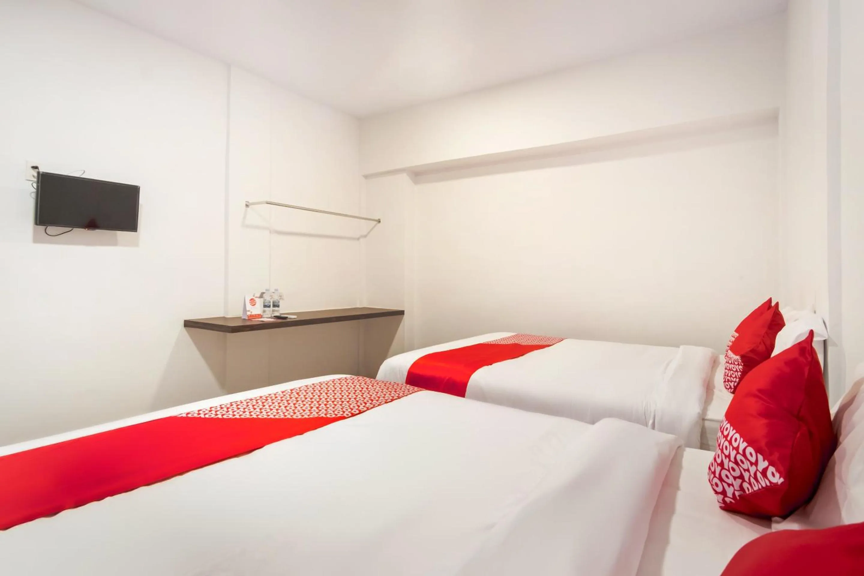 Bedroom, Bed in RedDoorz At Jalan Asia Medan