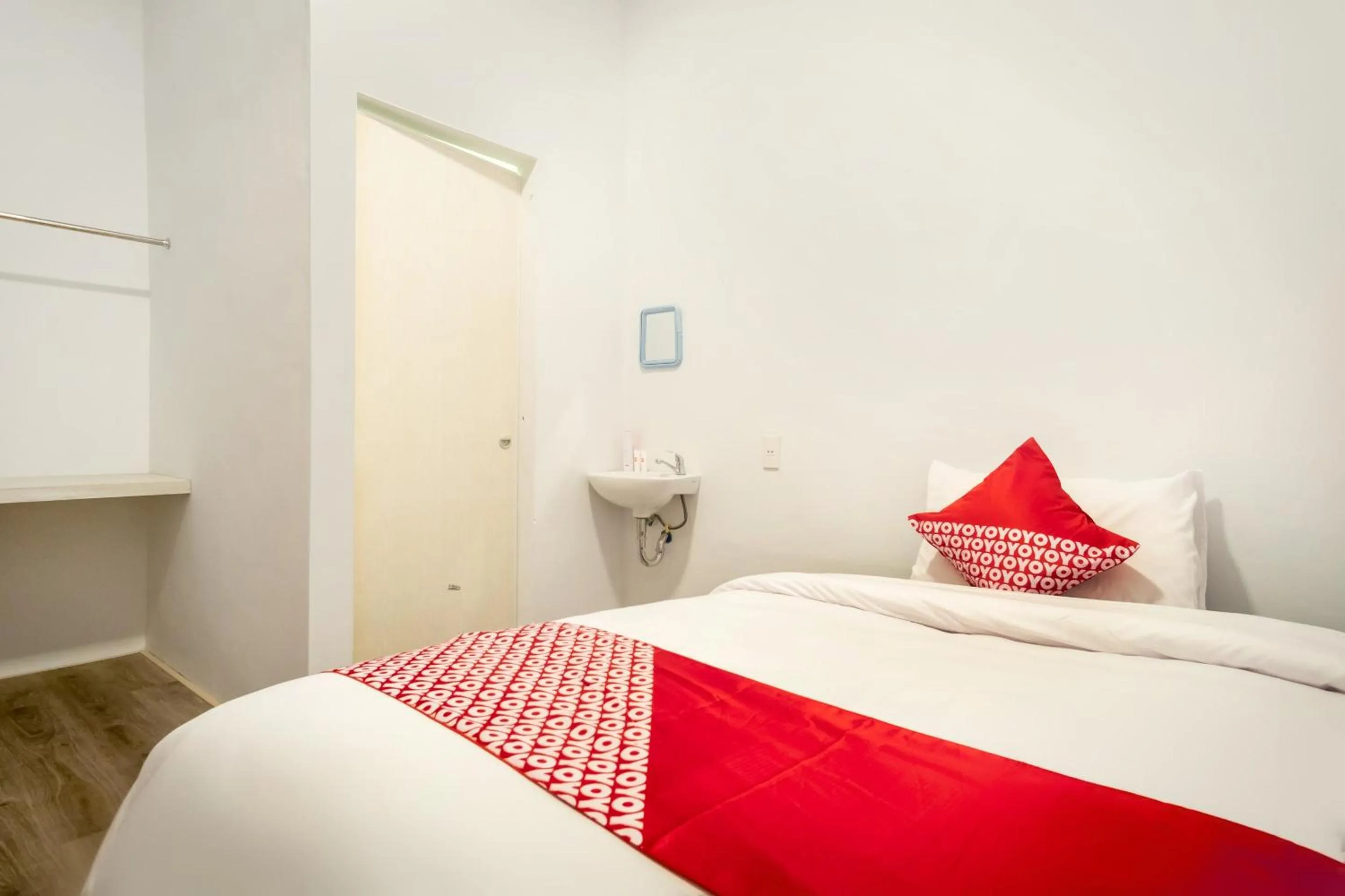 Bedroom, Bed in RedDoorz At Jalan Asia Medan