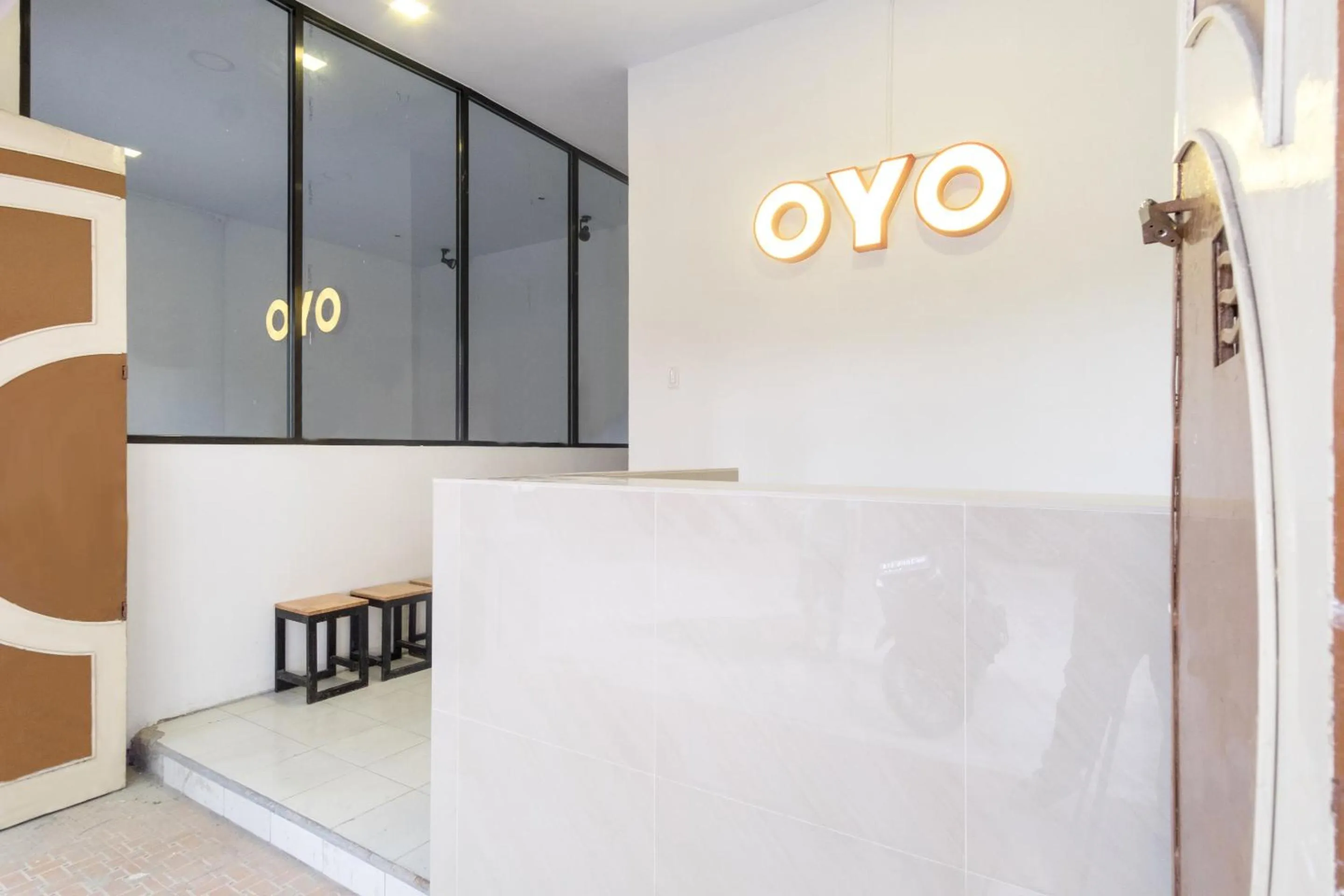 Lobby or reception in RedDoorz At Jalan Asia Medan