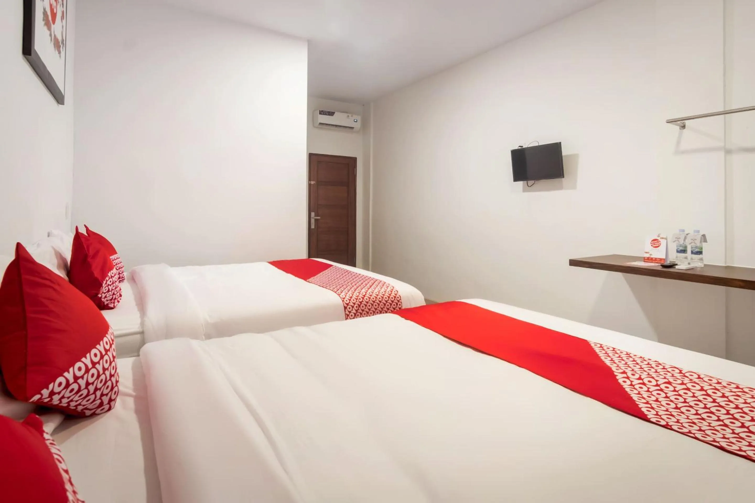 Bedroom, Bed in RedDoorz At Jalan Asia Medan