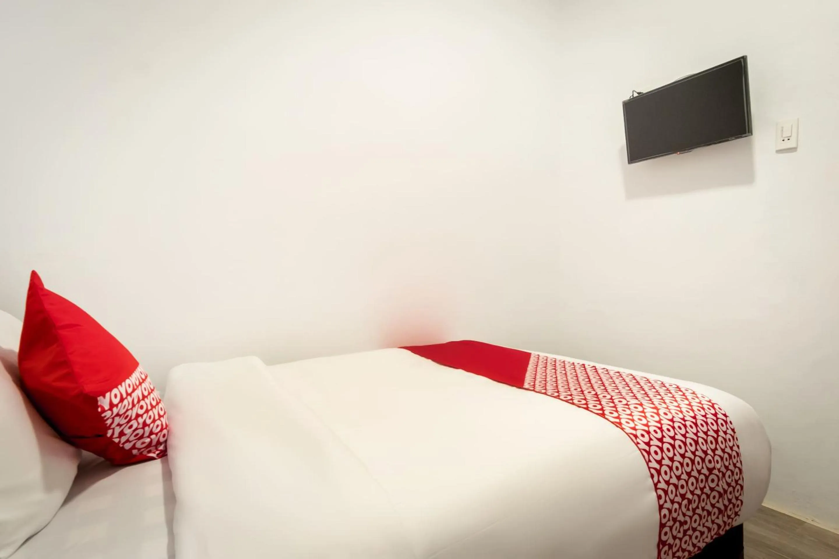 Bedroom, Bed in RedDoorz At Jalan Asia Medan