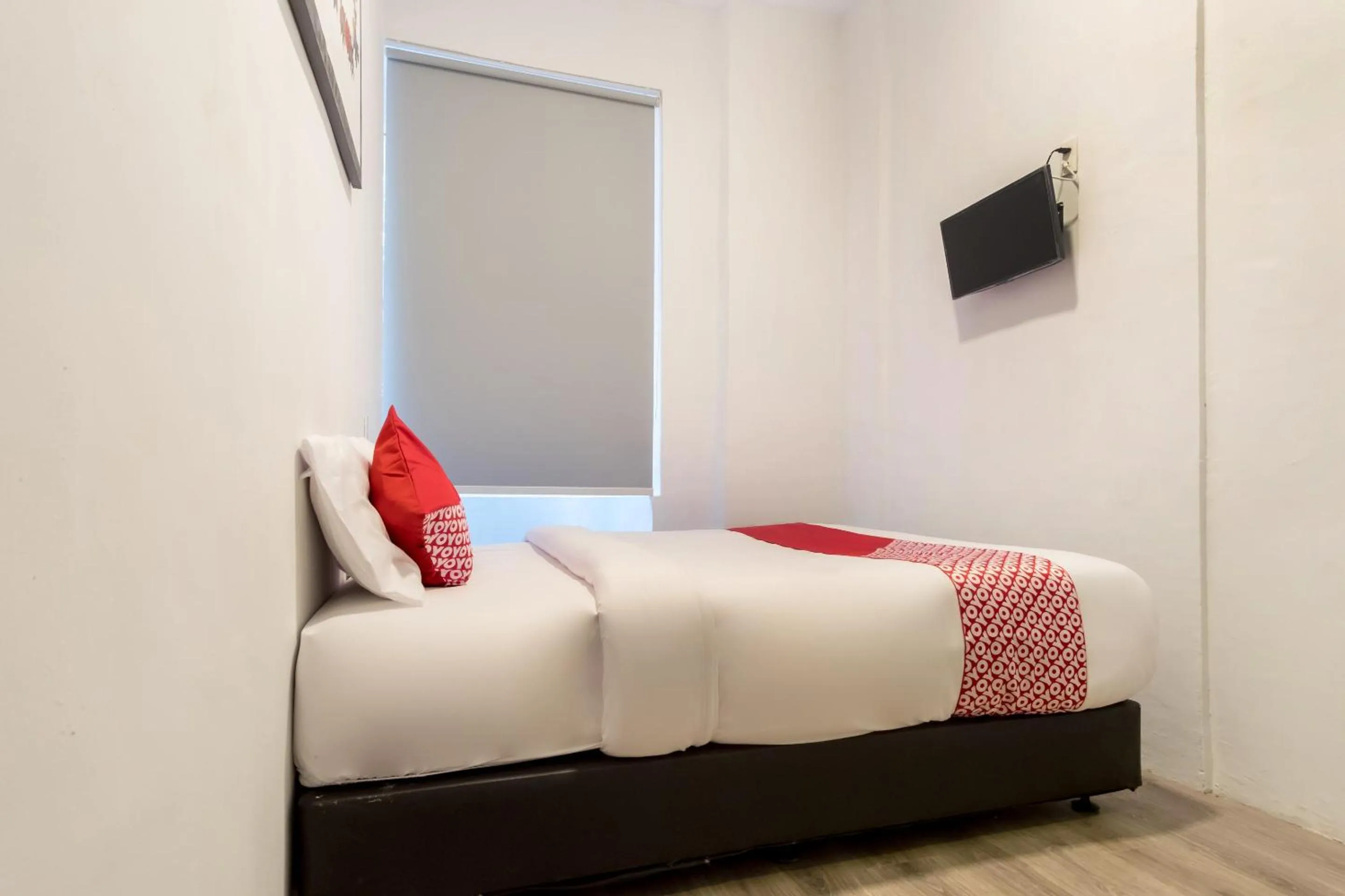 Bedroom, Bed in RedDoorz At Jalan Asia Medan