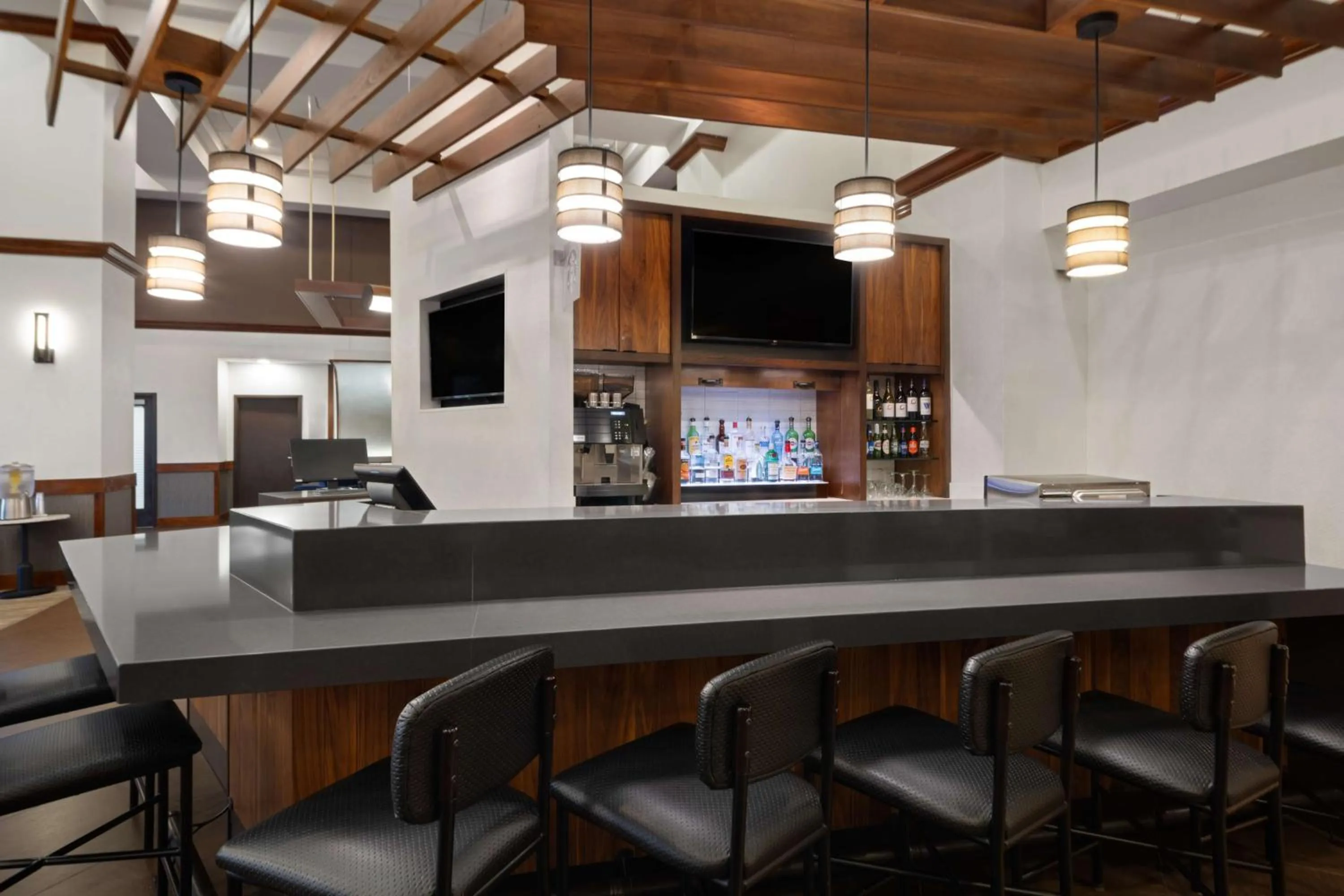 Lounge or bar in Hyatt Place Mystic