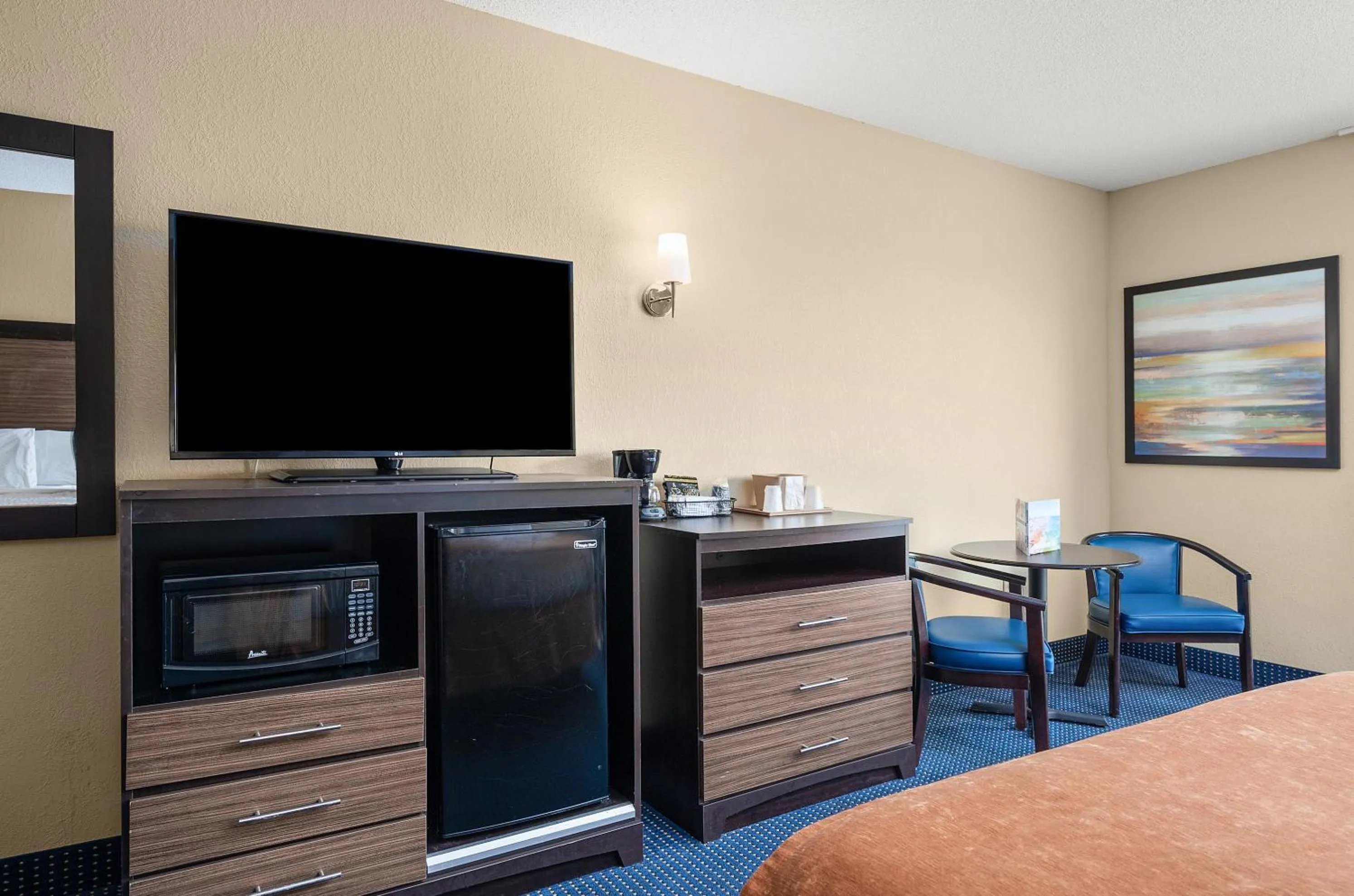 TV and multimedia, Bed in Crystal Beach Hotel