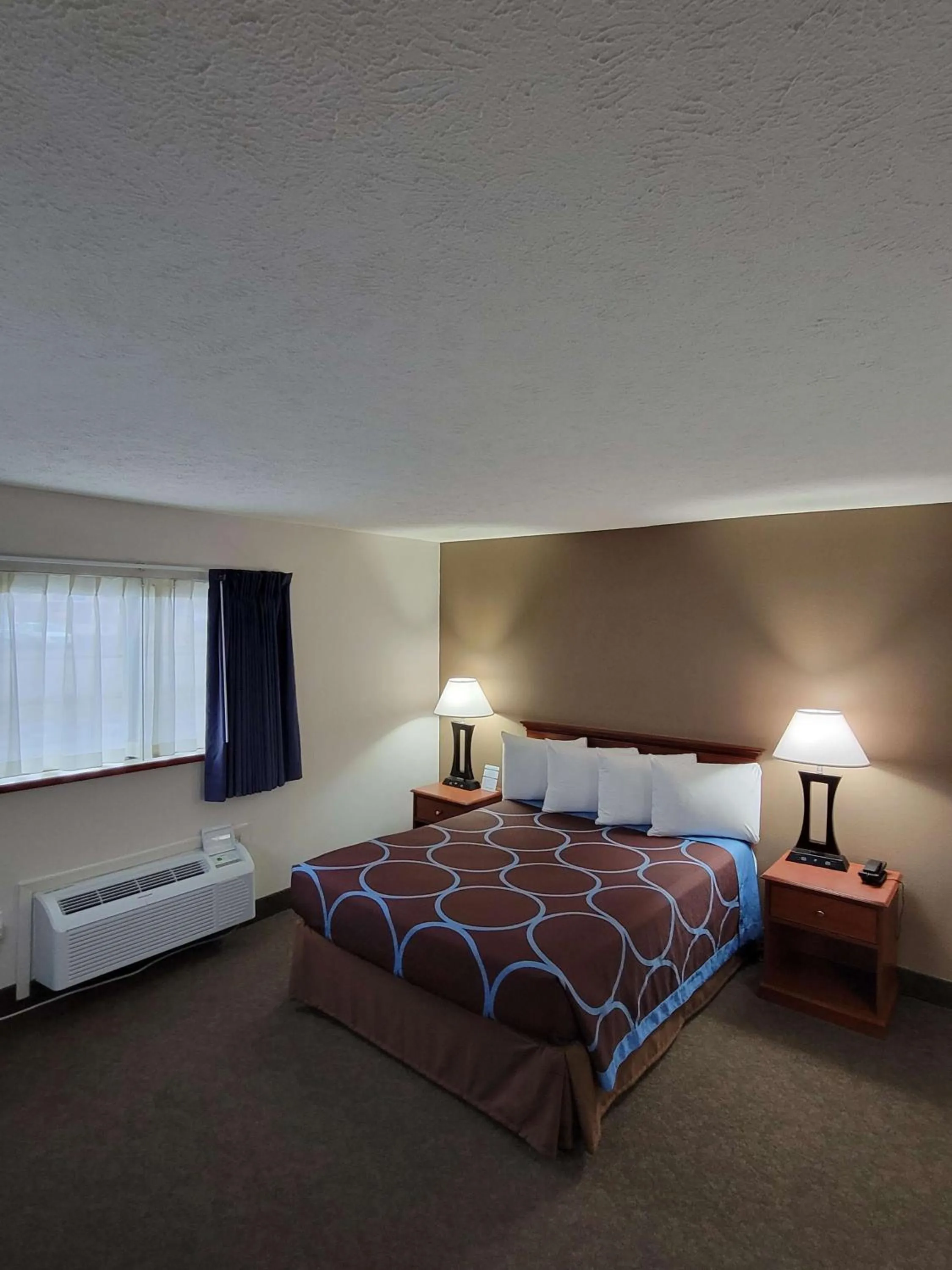 Bedroom, Bed in SureStay Plus Hotel by Best Western Grand Island
