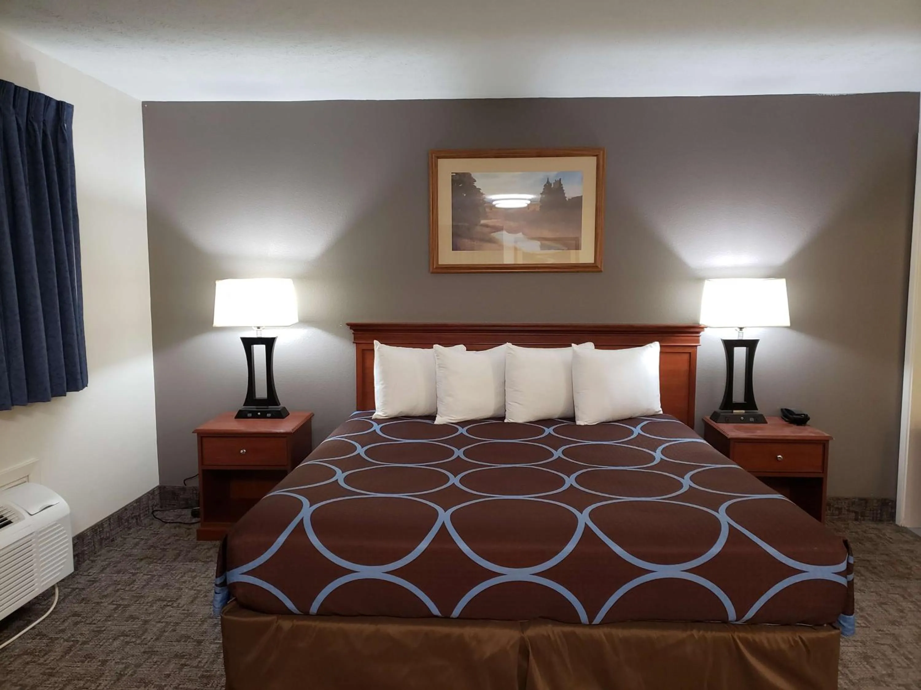 Photo of the whole room, Bed in SureStay Plus Hotel by Best Western Grand Island