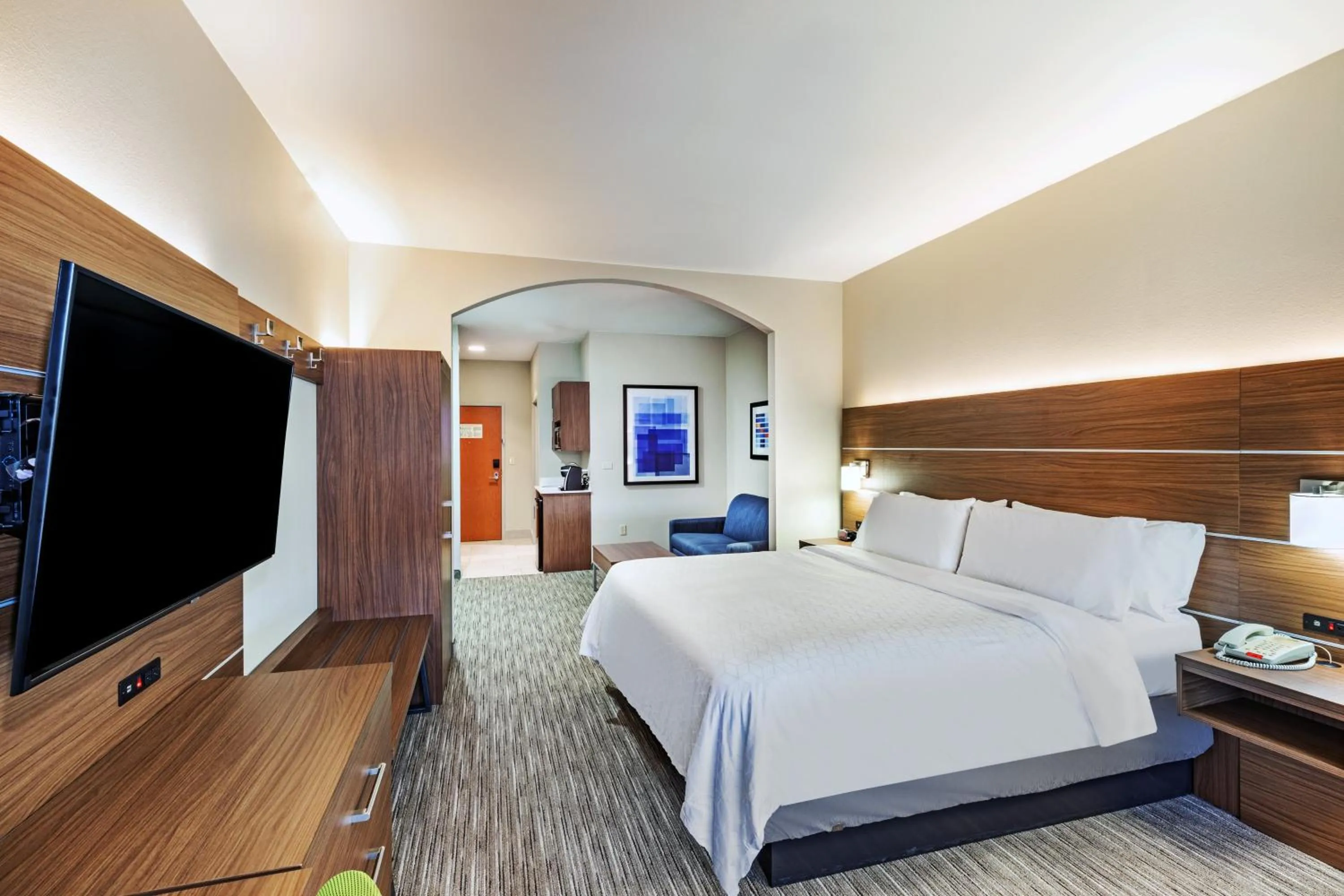 Bedroom, Bed in Holiday Inn Express and Suites Pryor by IHG