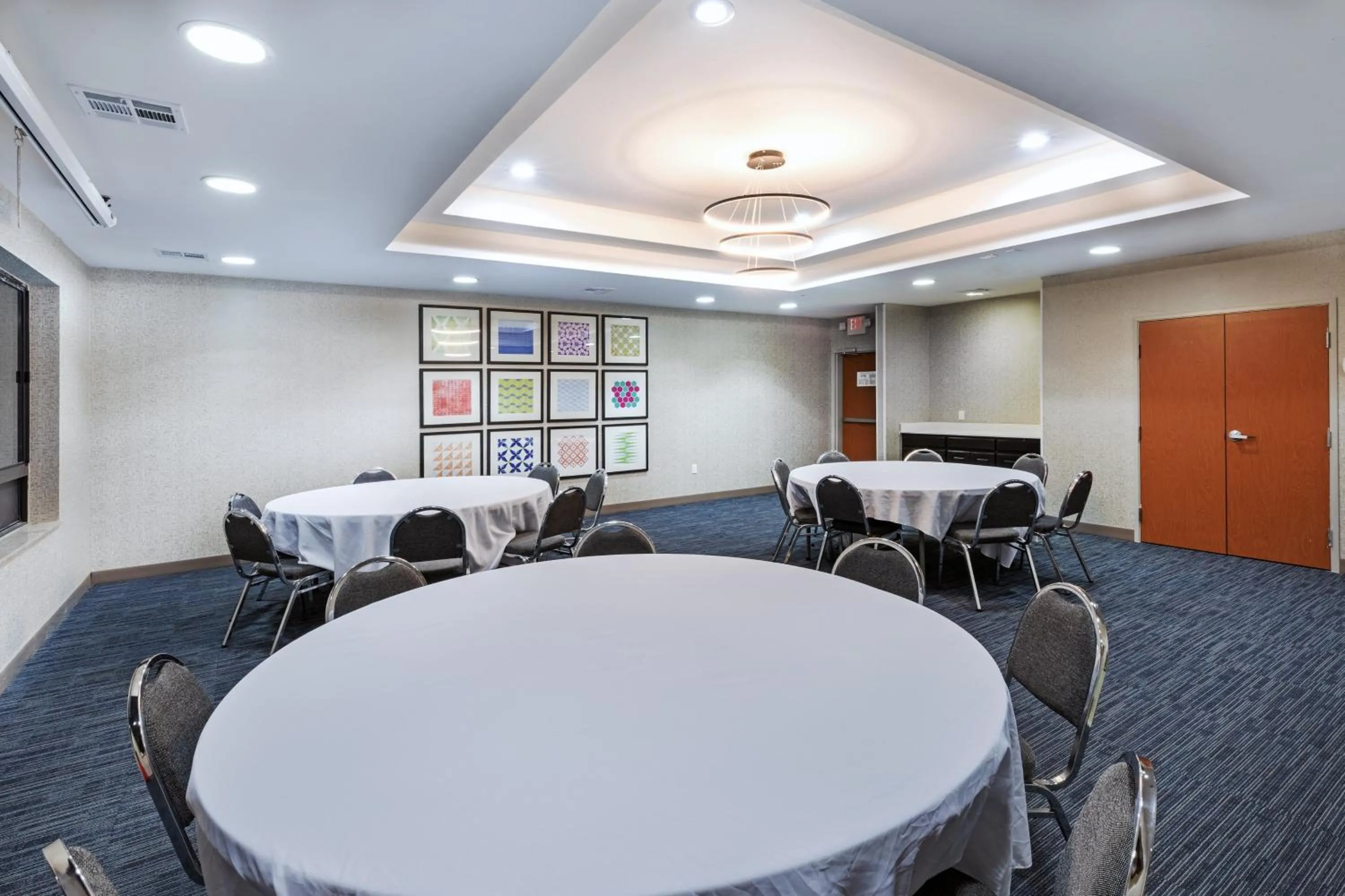 Meeting/conference room in Holiday Inn Express and Suites Pryor by IHG