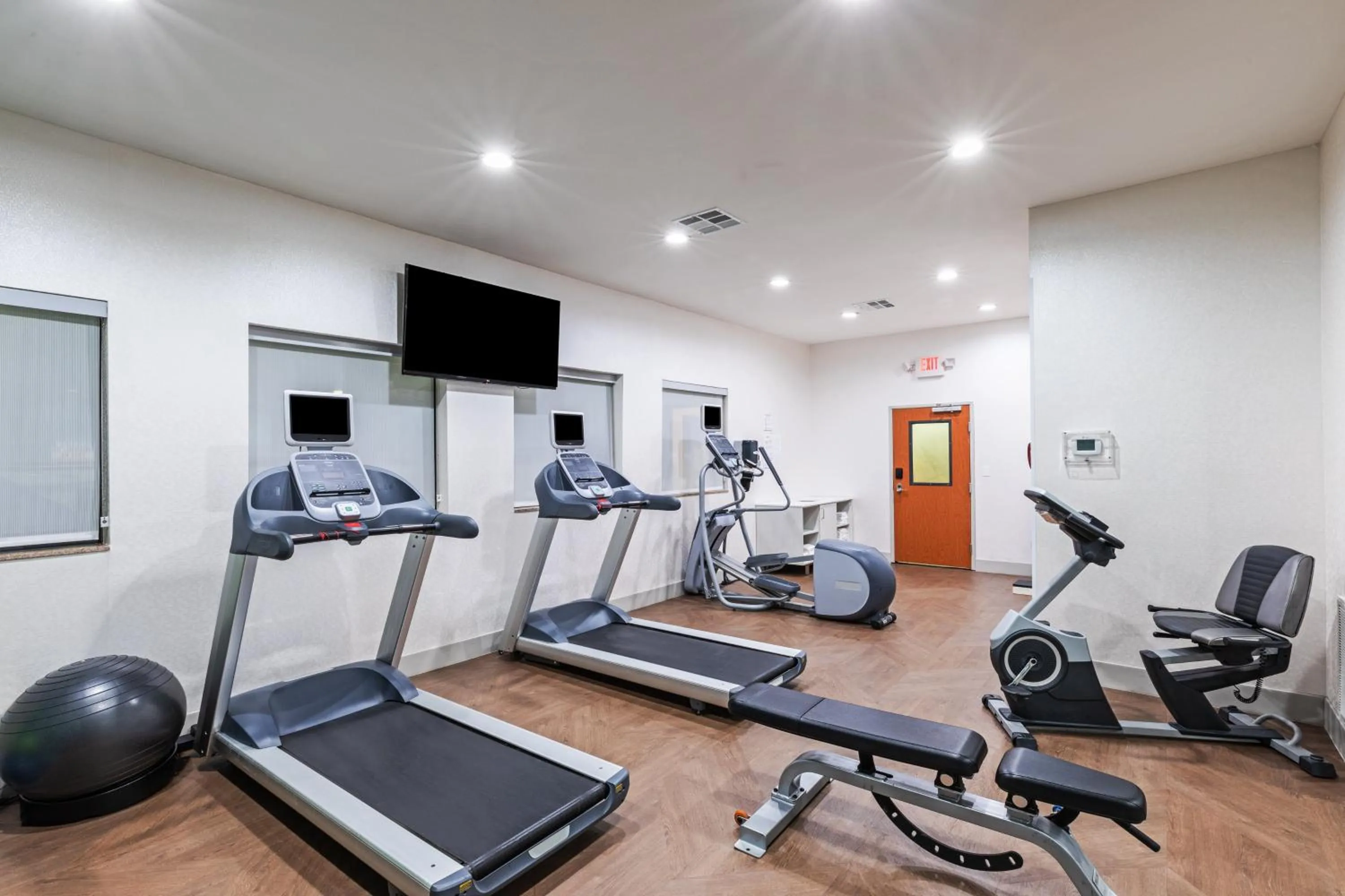 Fitness centre/facilities in Holiday Inn Express and Suites Pryor by IHG