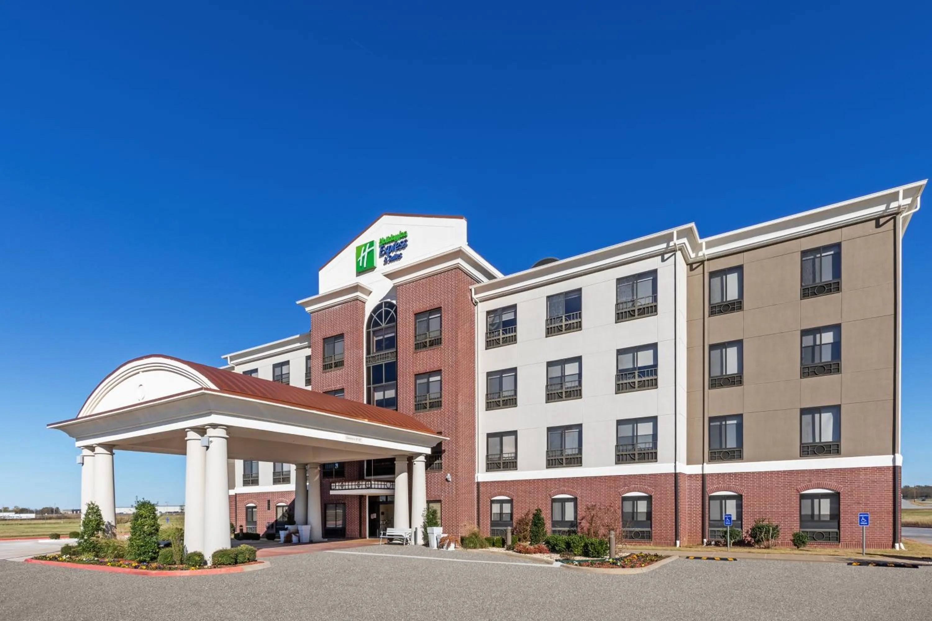 Property building in Holiday Inn Express and Suites Pryor by IHG