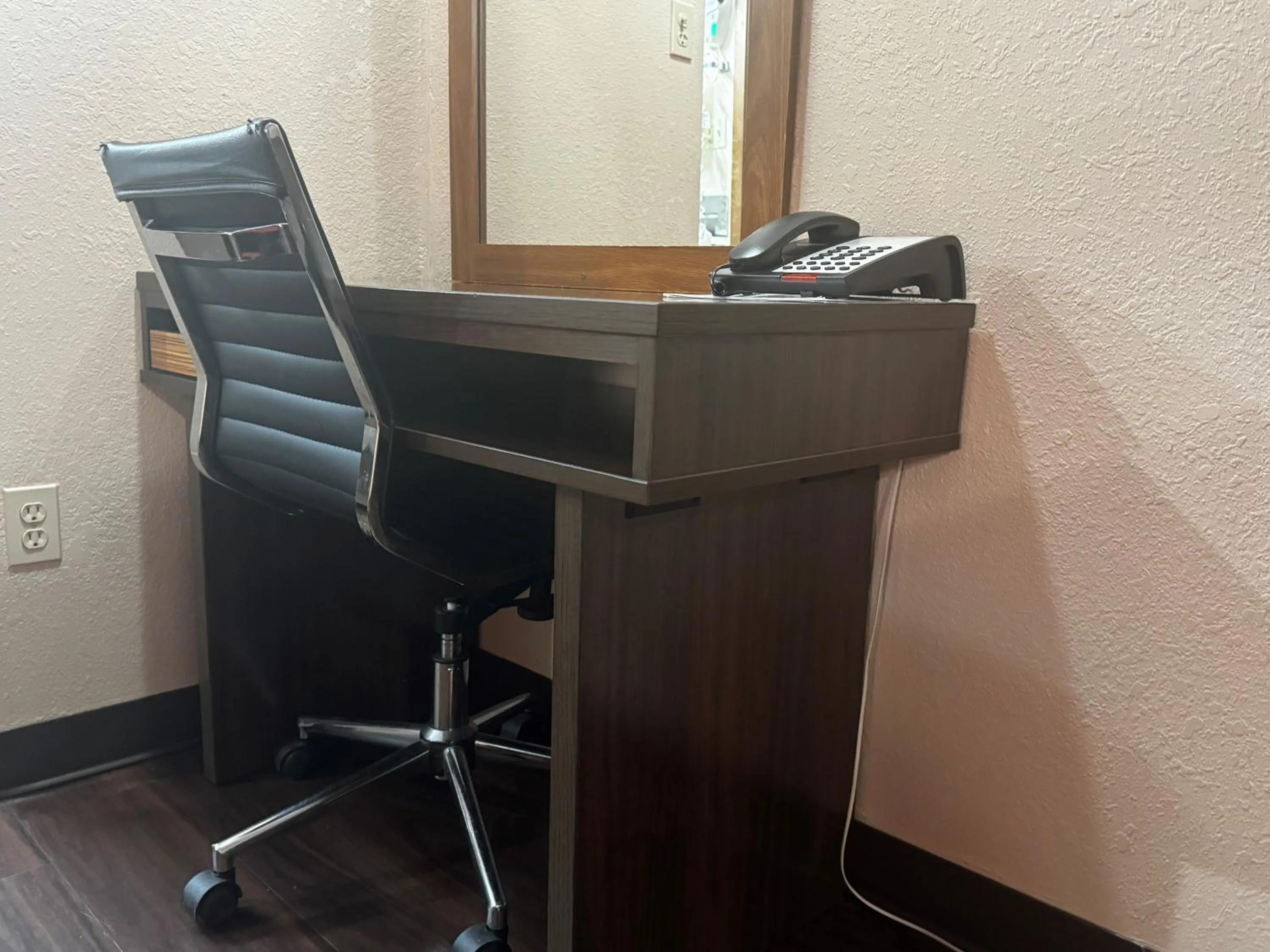 Seating area in Super 8 by Wyndham Giddings