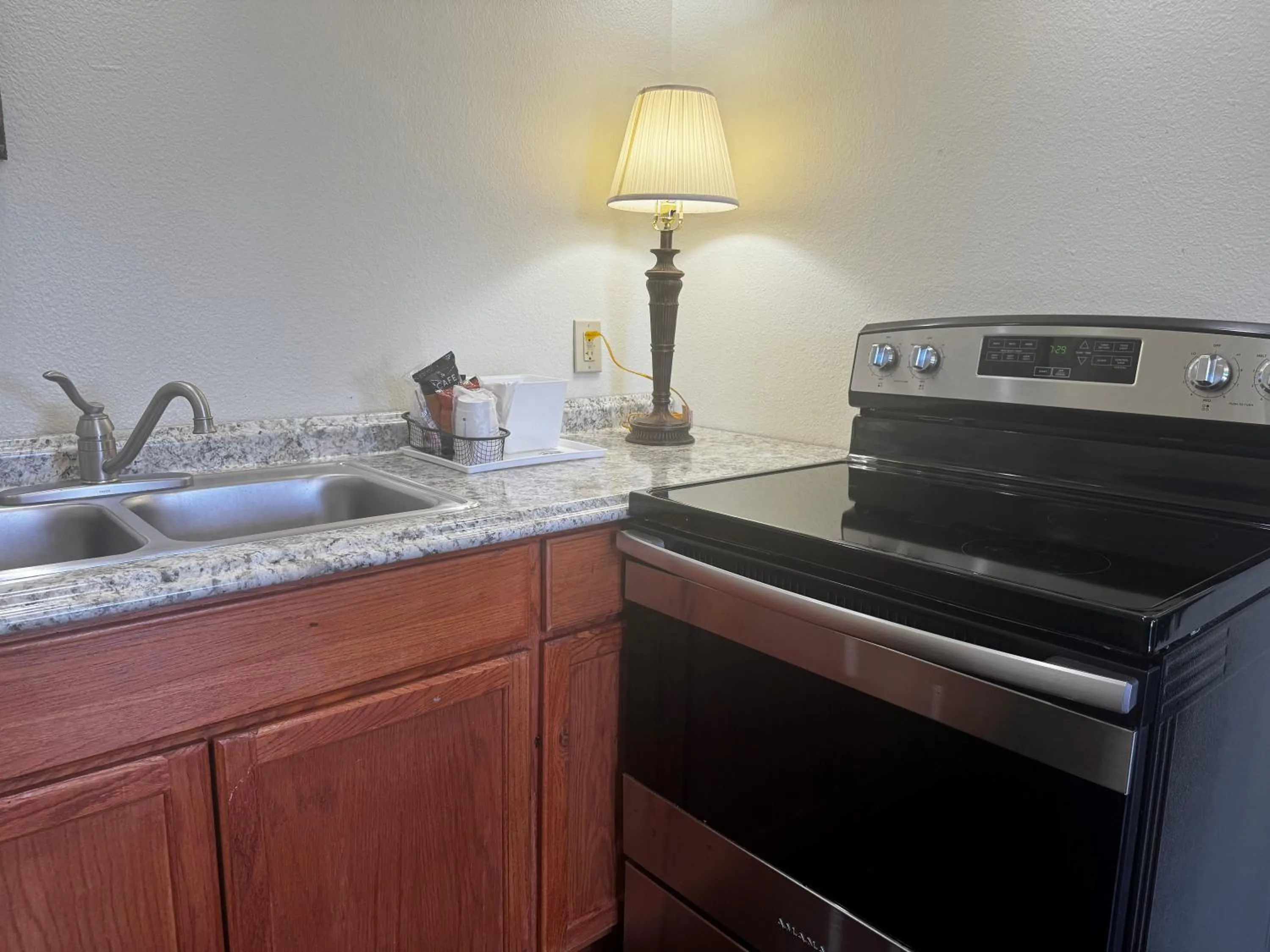 Kitchen or kitchenette in Super 8 by Wyndham Giddings