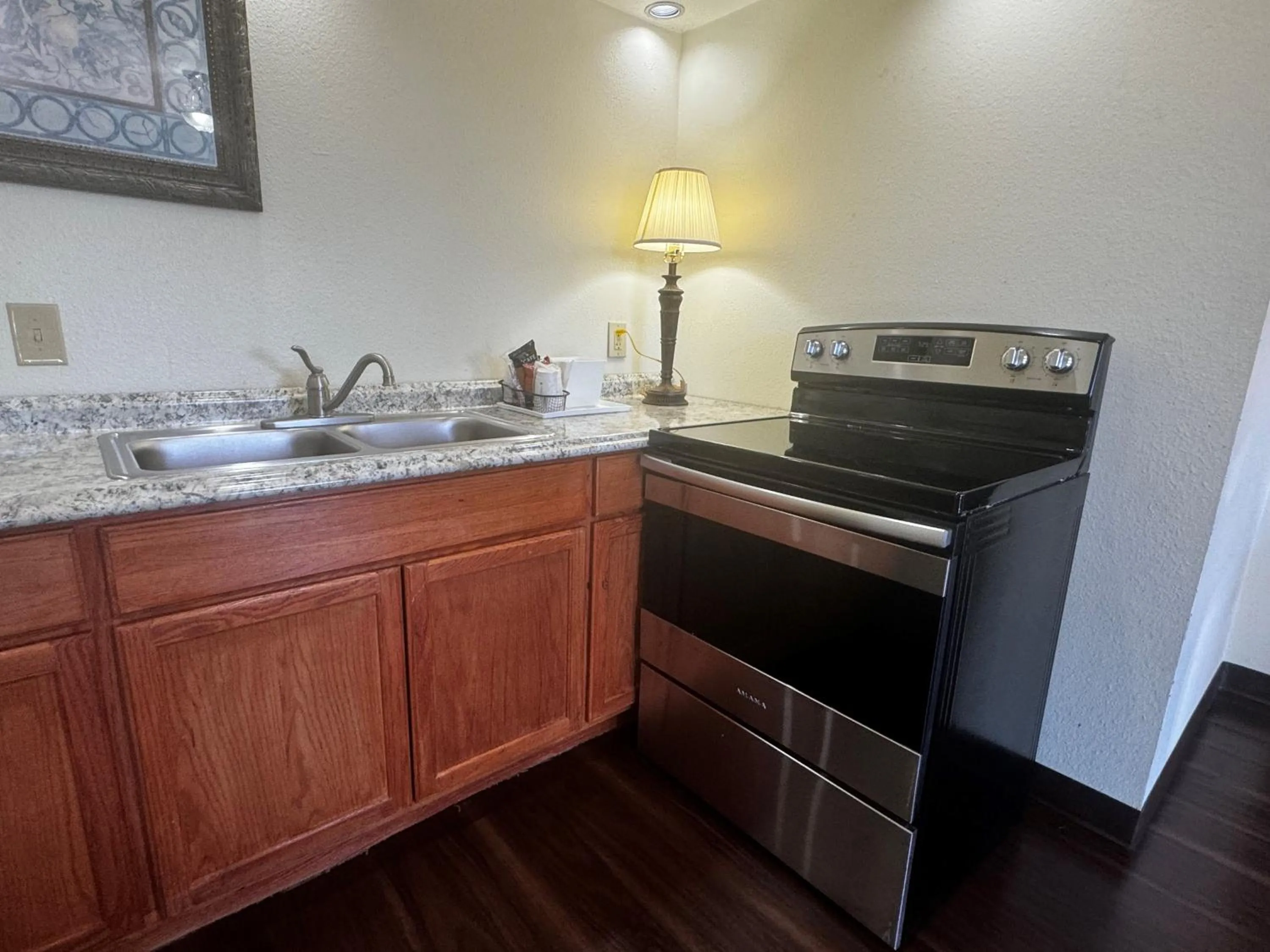 Kitchen or kitchenette in Super 8 by Wyndham Giddings