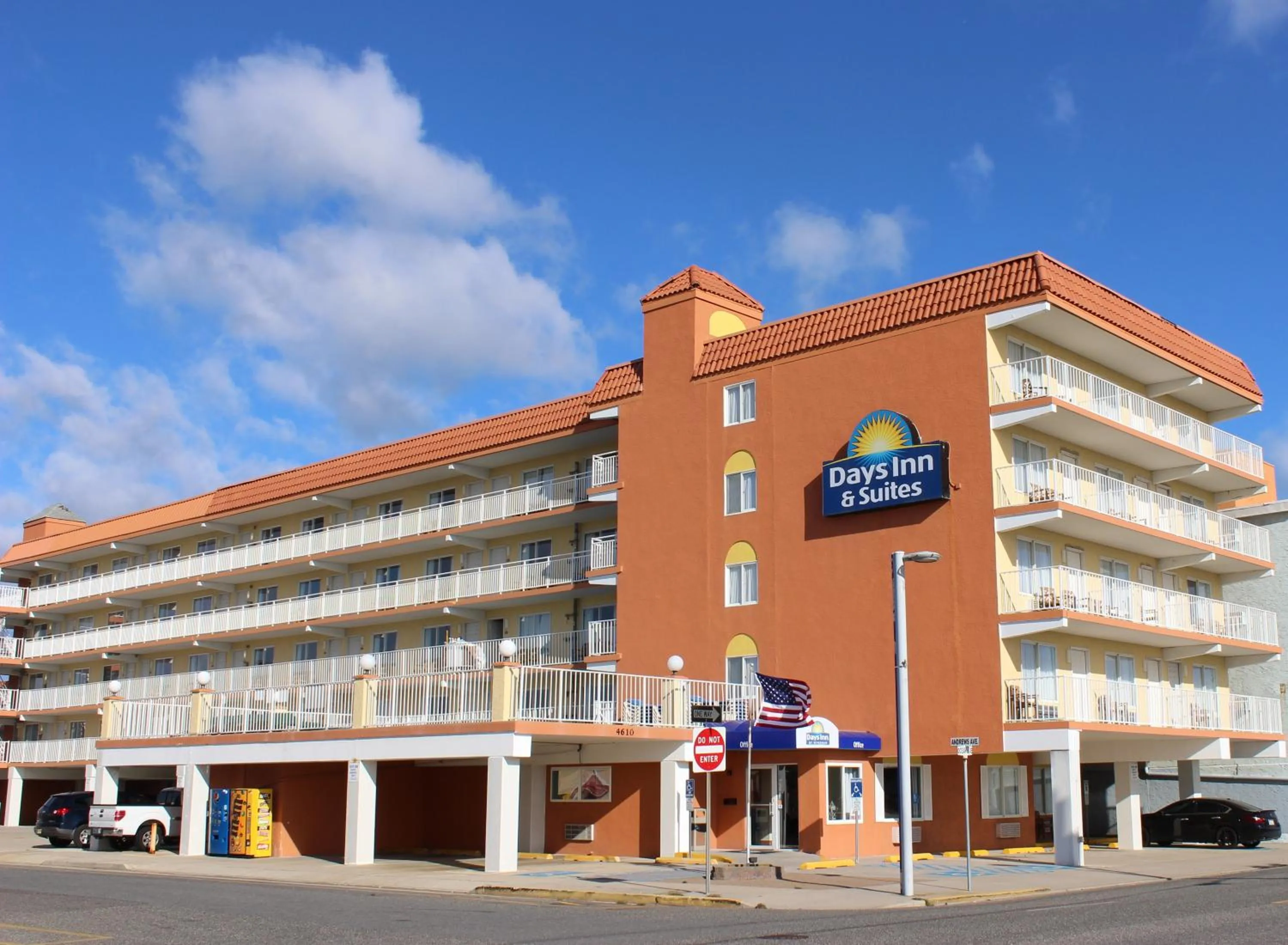 Property Building in Days Inn & Suites by Wyndham Wildwood