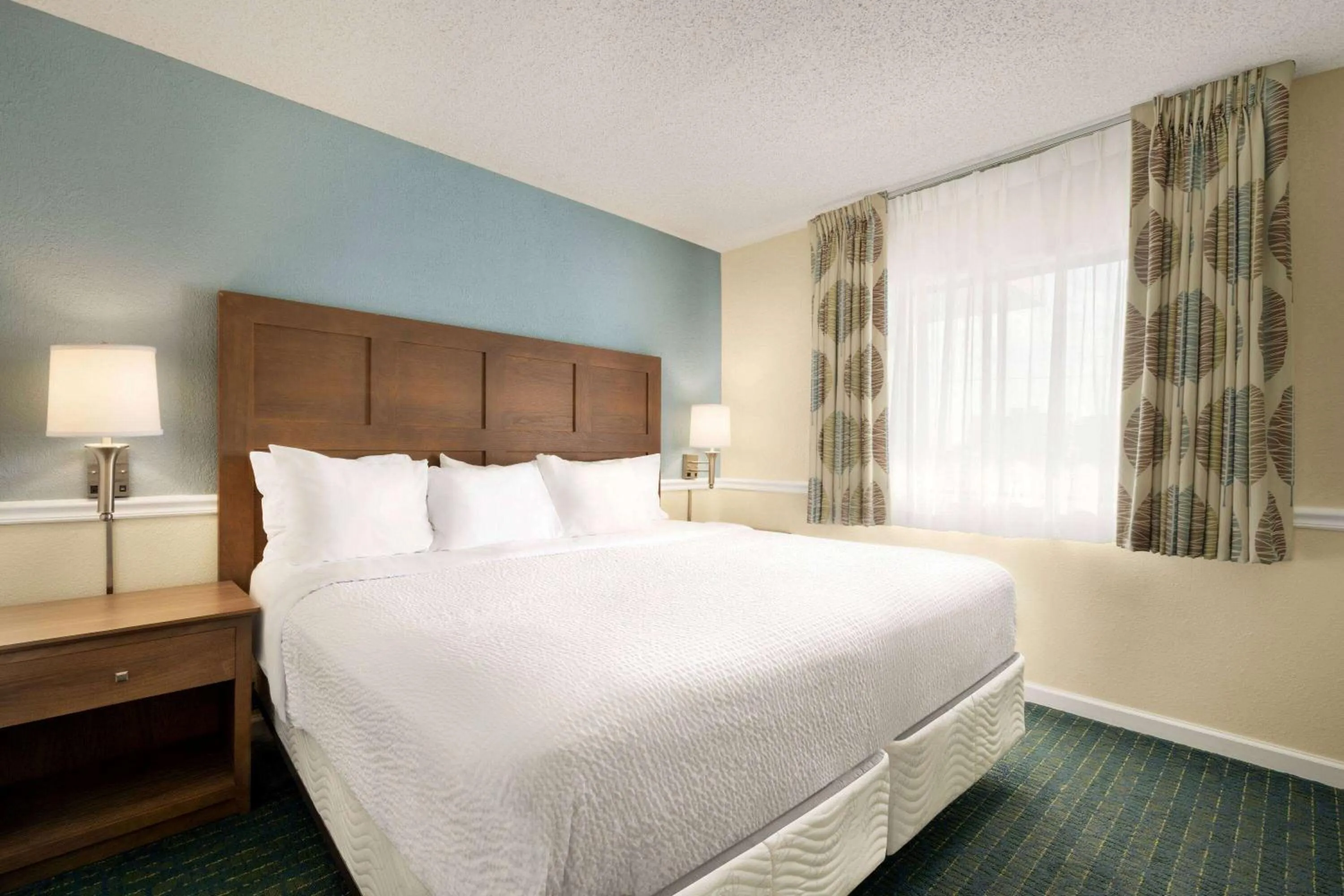 Bed in Days Inn & Suites by Wyndham Wildwood