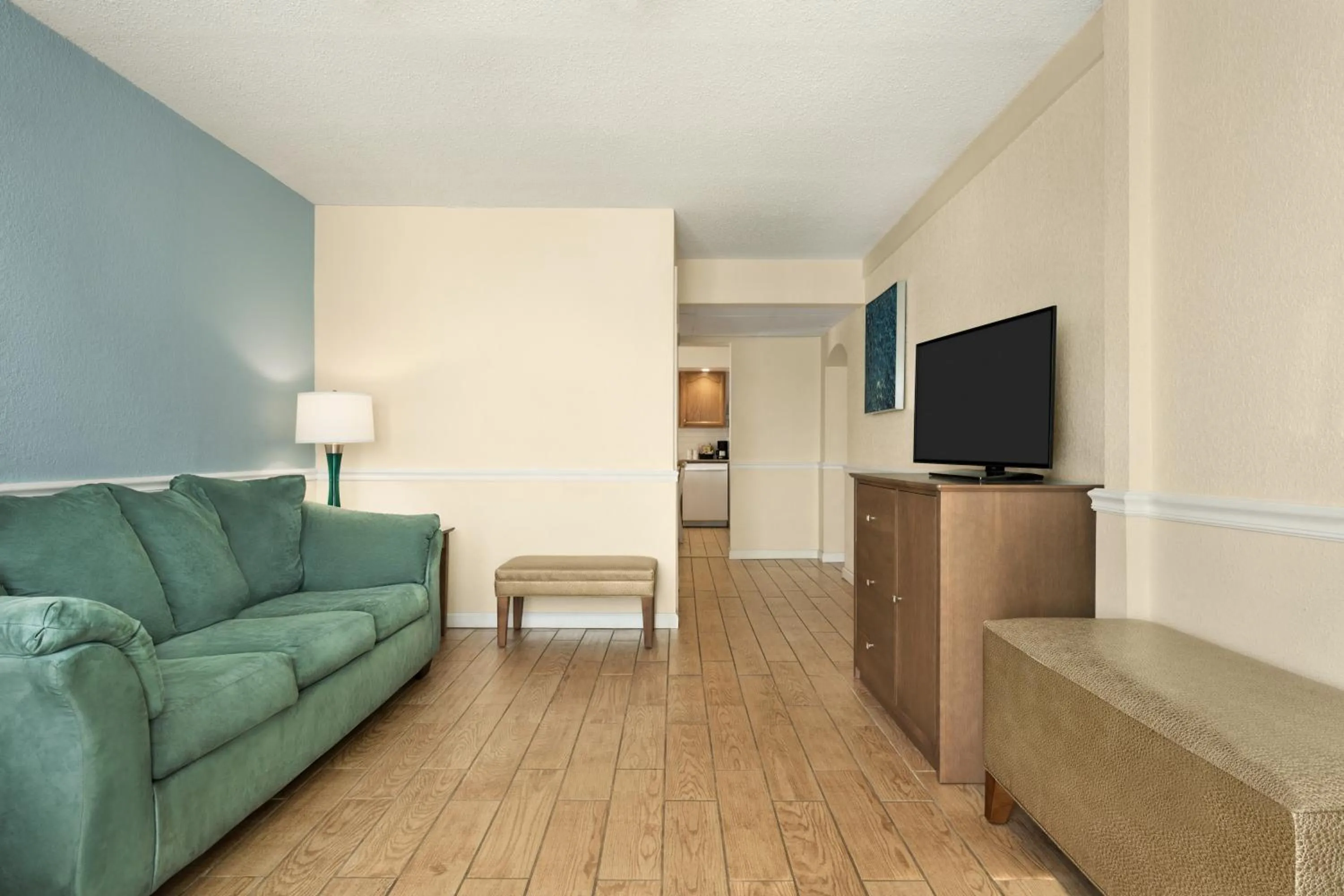 TV and multimedia, Seating Area in Days Inn & Suites by Wyndham Wildwood