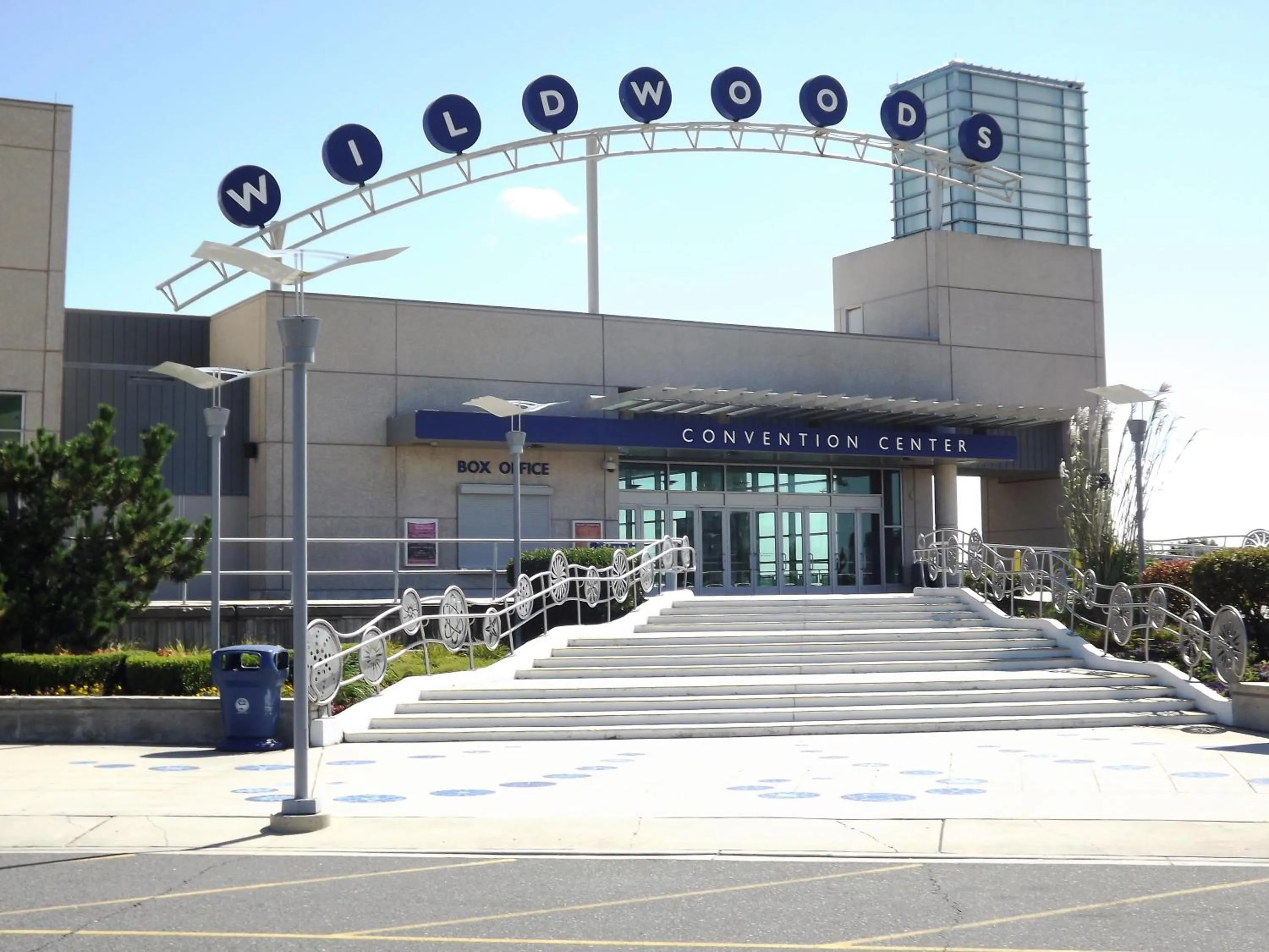 Property Building in Days Inn & Suites by Wyndham Wildwood