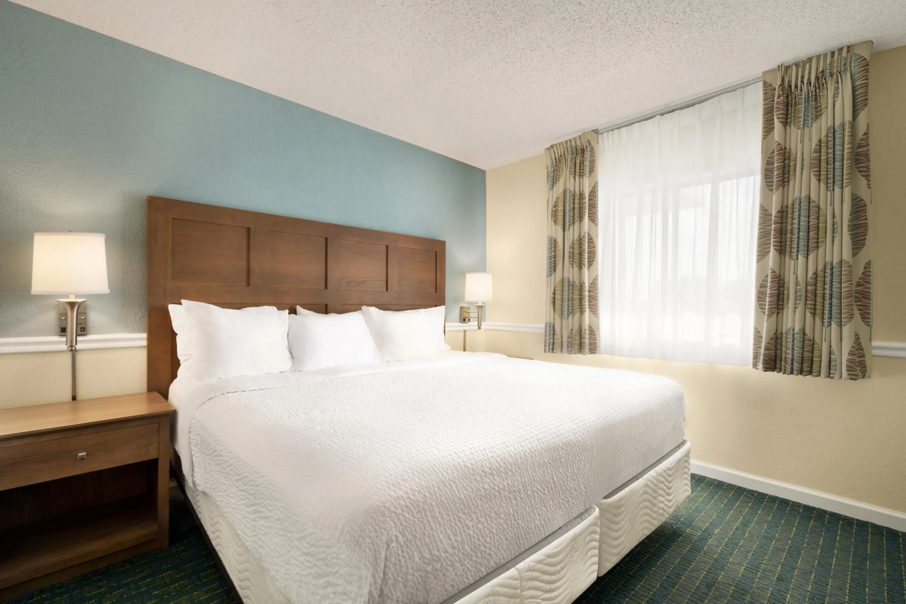 Bed in Days Inn & Suites by Wyndham Wildwood