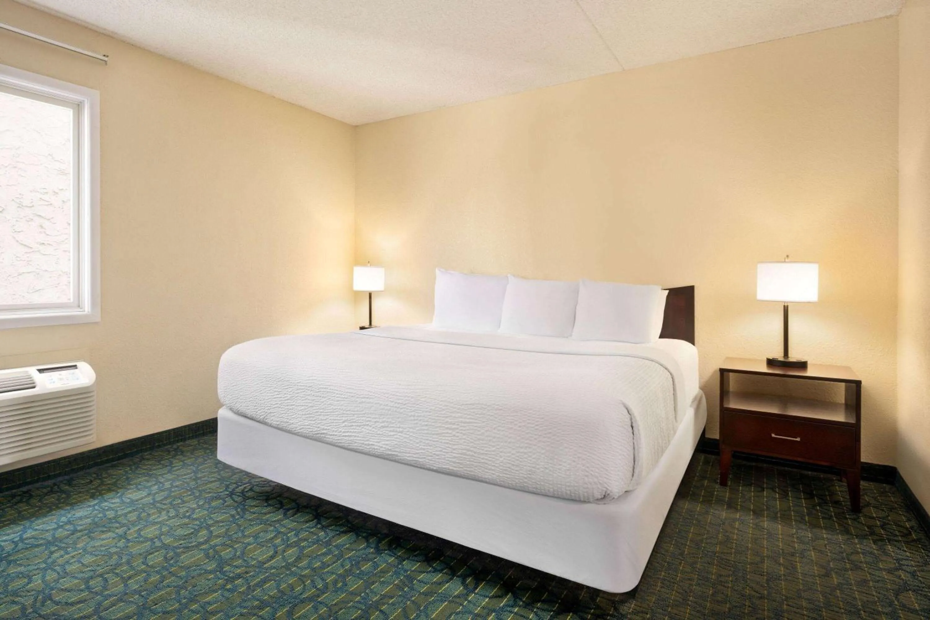 Bed in Days Inn & Suites by Wyndham Wildwood