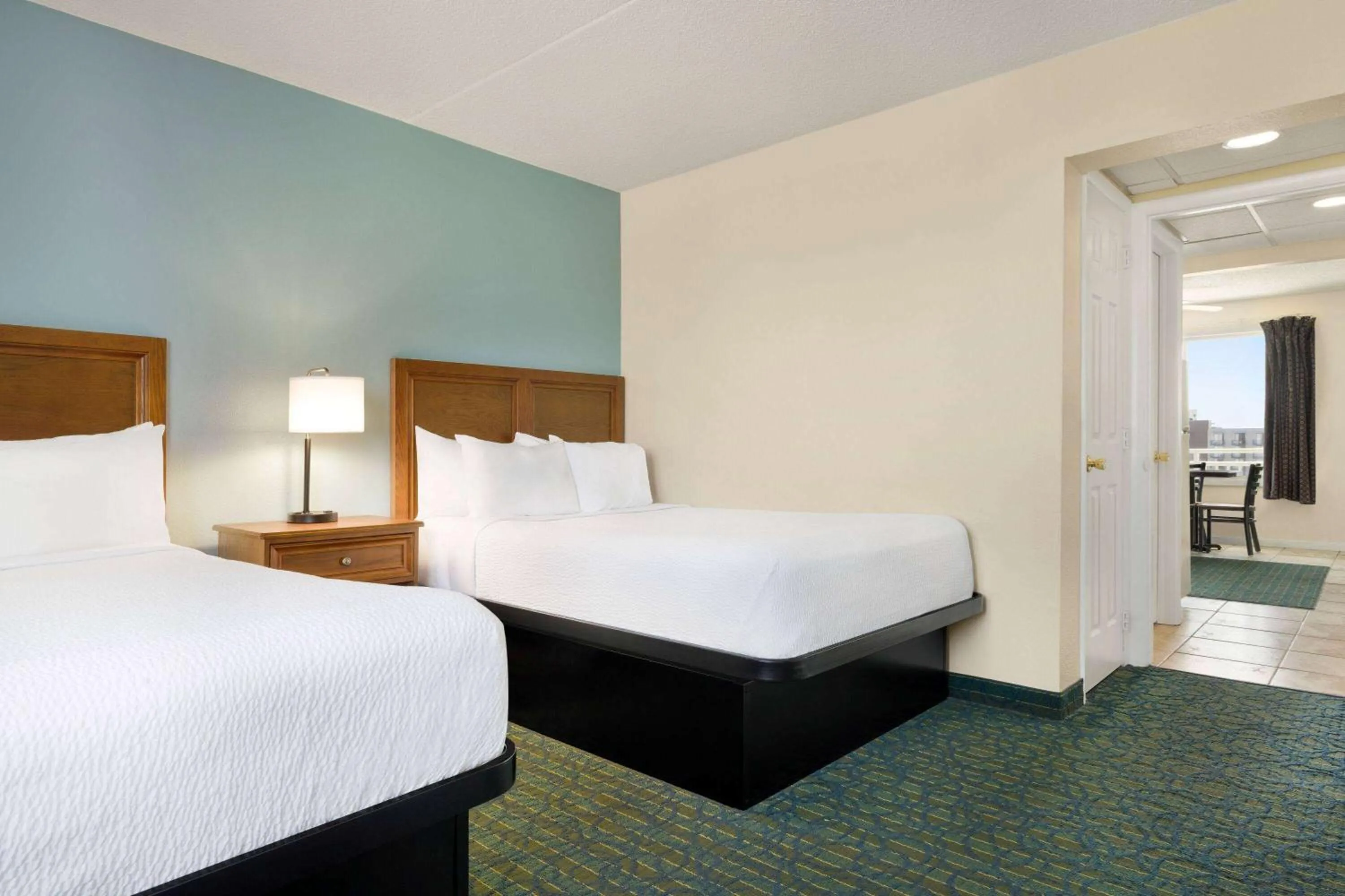 Bed in Days Inn & Suites by Wyndham Wildwood