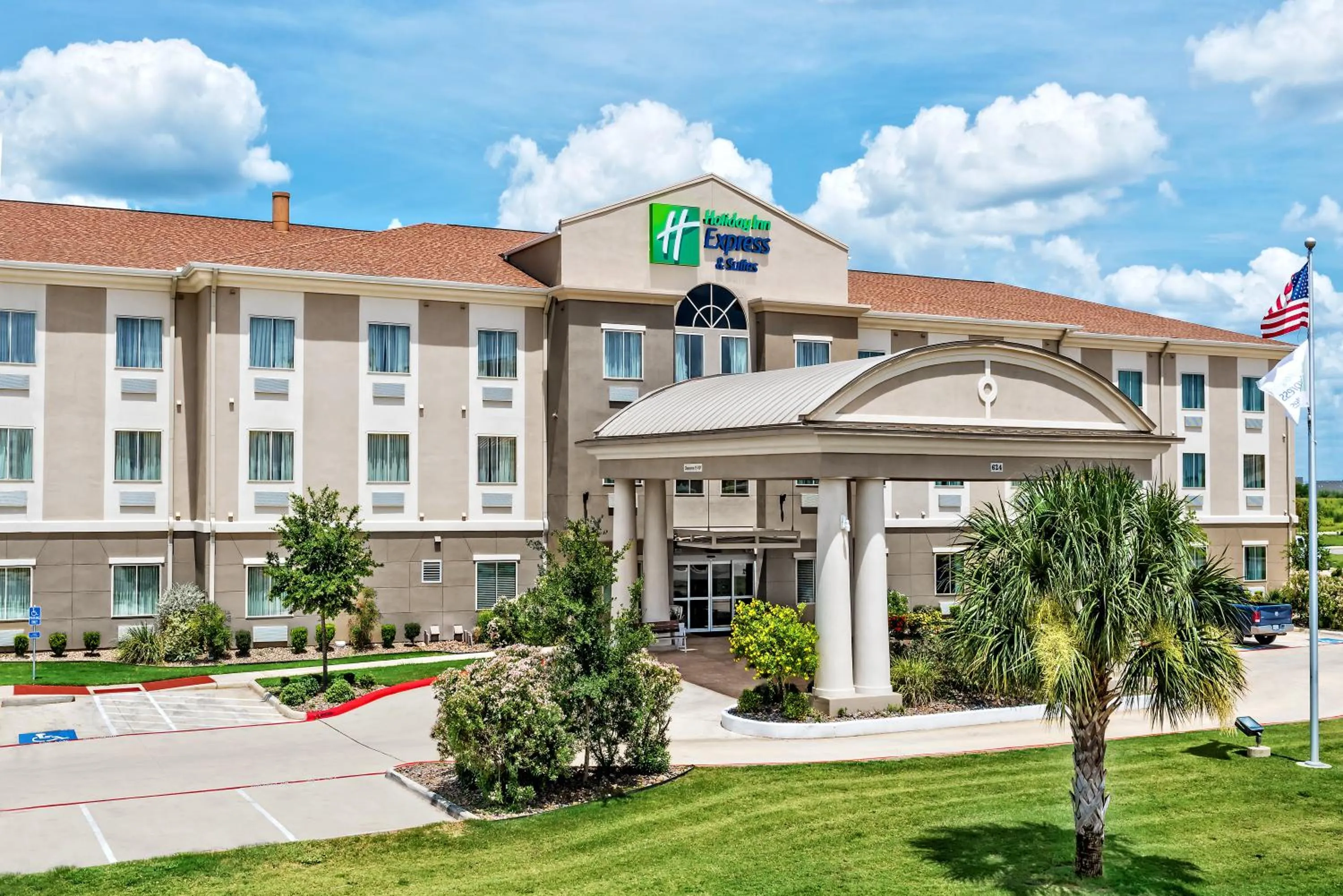 Property building in Holiday Inn Express & Suites Cotulla by IHG