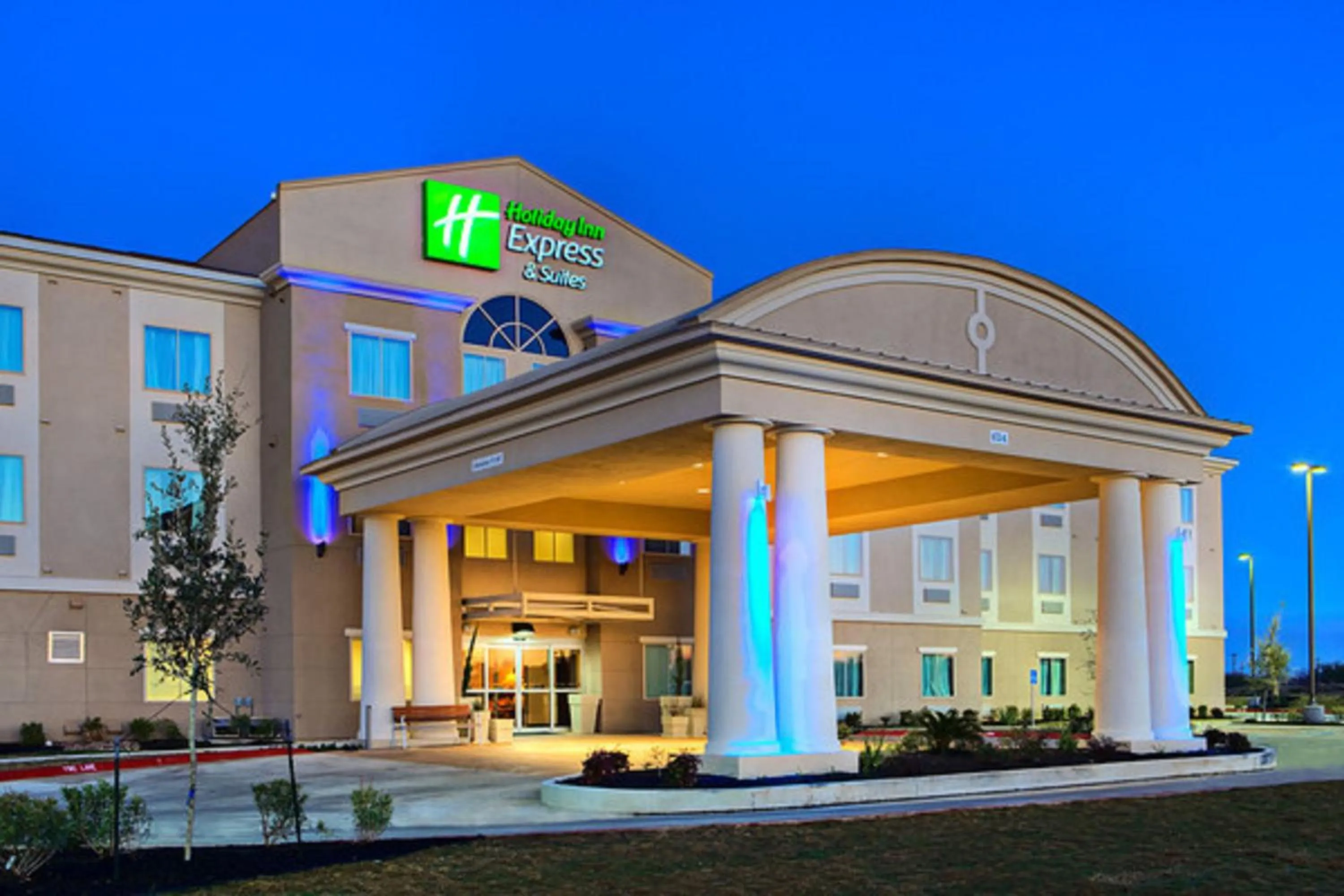 Property building in Holiday Inn Express & Suites Cotulla by IHG