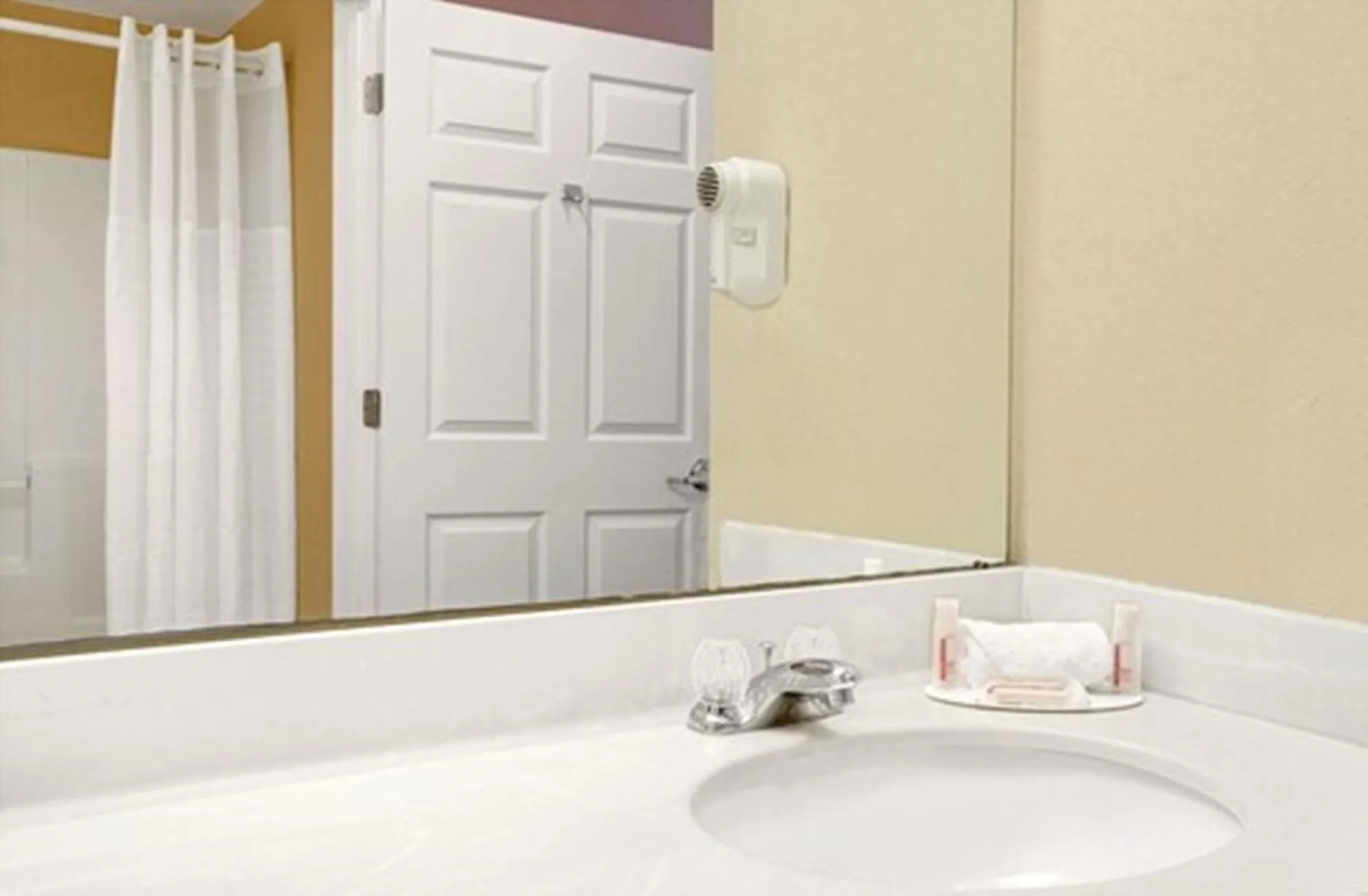 Bathroom in Baymont by Wyndham Jacksonville/Butler Blvd