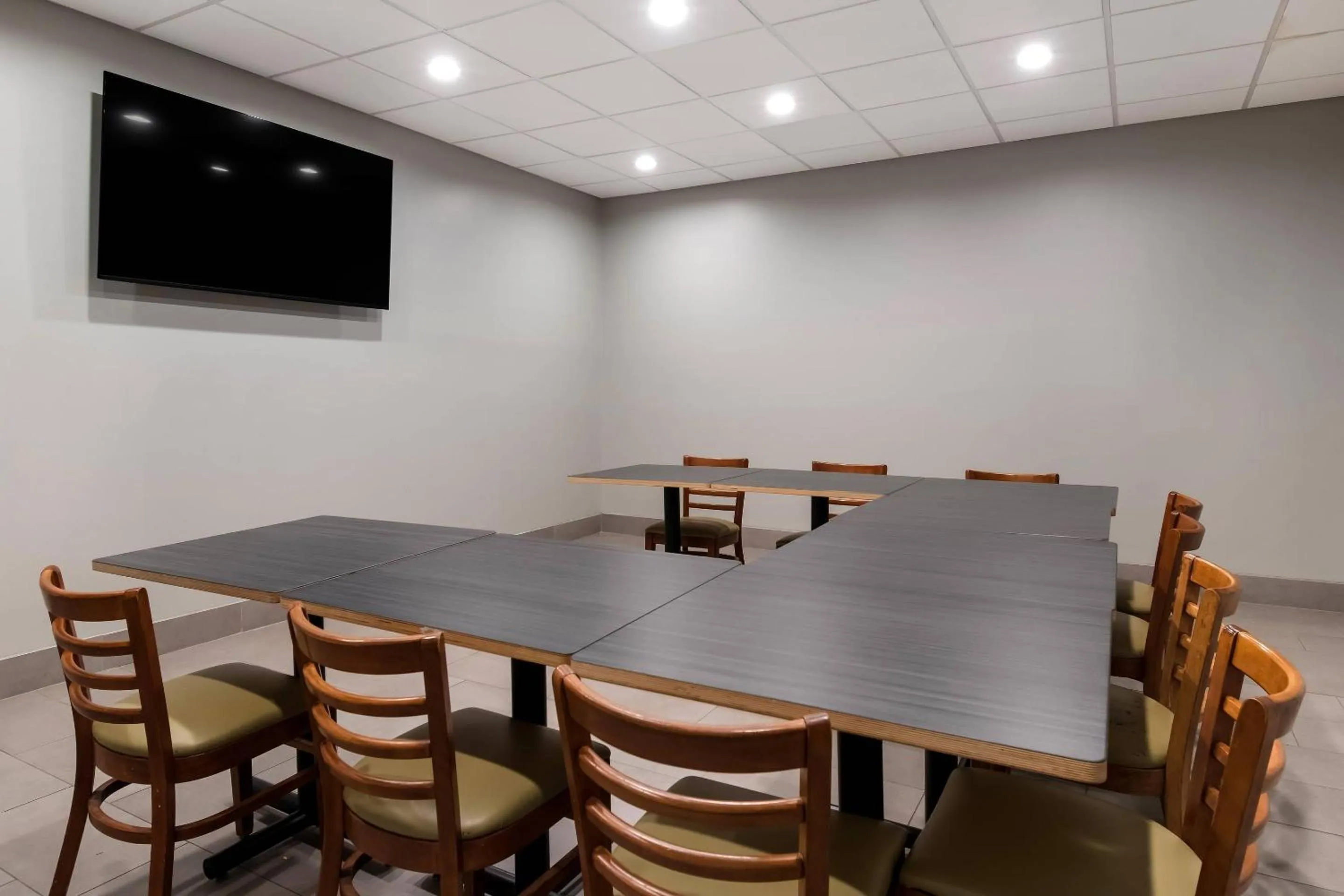 Meeting/conference room in Country Inn & Suites by Radisson, Harrisburg Northeast - Hershey