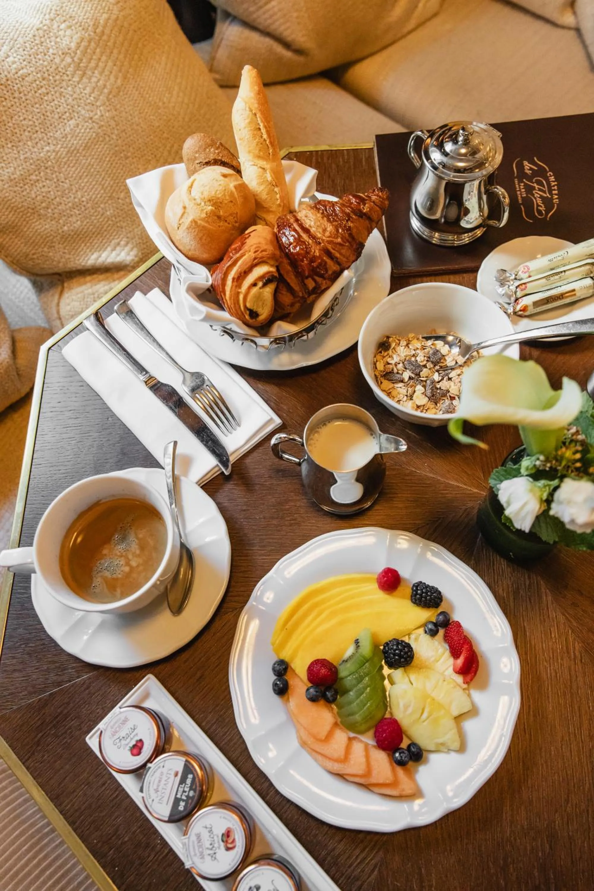 Breakfast in Château des Fleurs Hôtel & Spa Paris