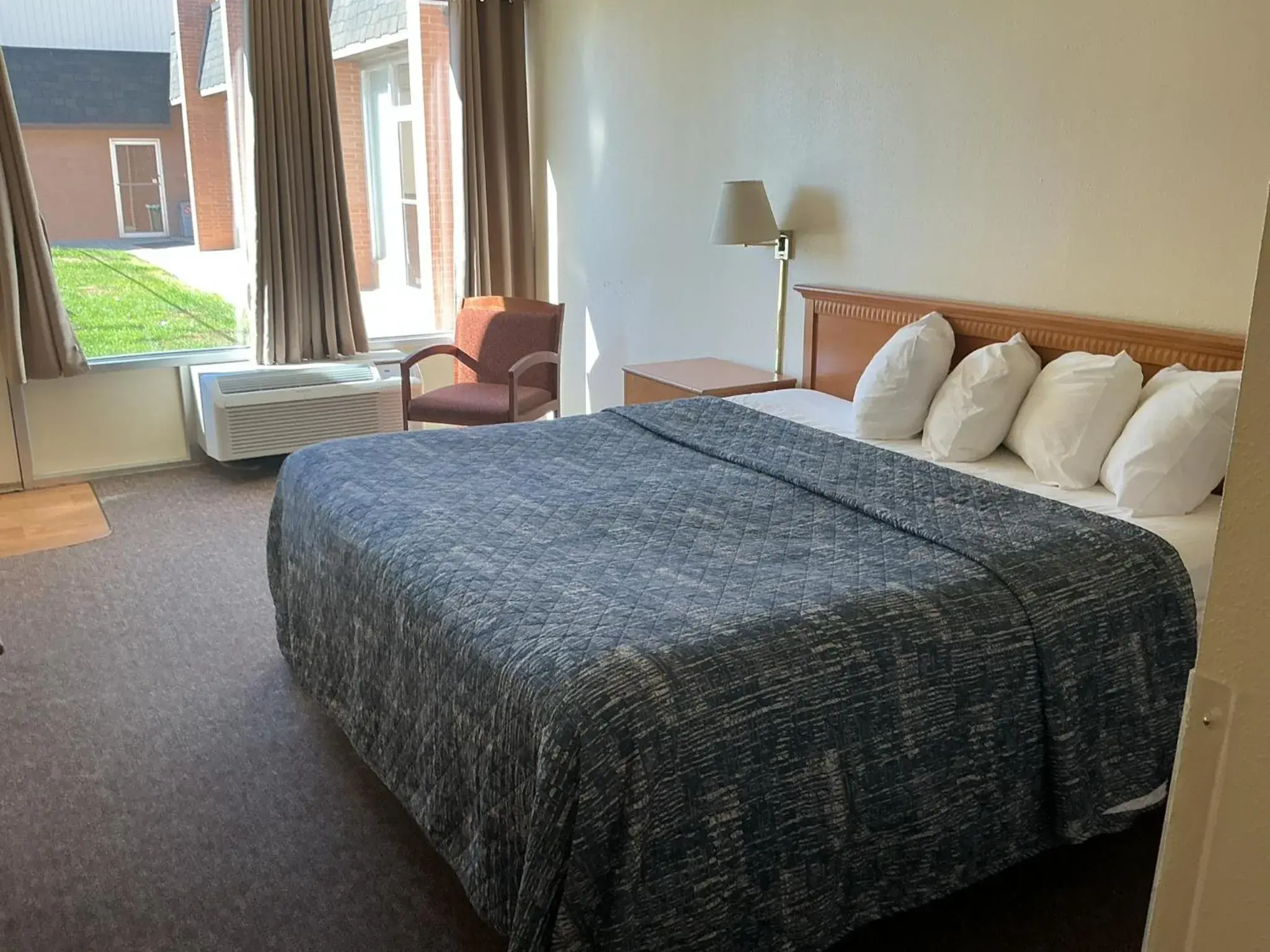 King Room in Hot Springs Hotel & Spa King Room in Hot Springs Hotel & Spa