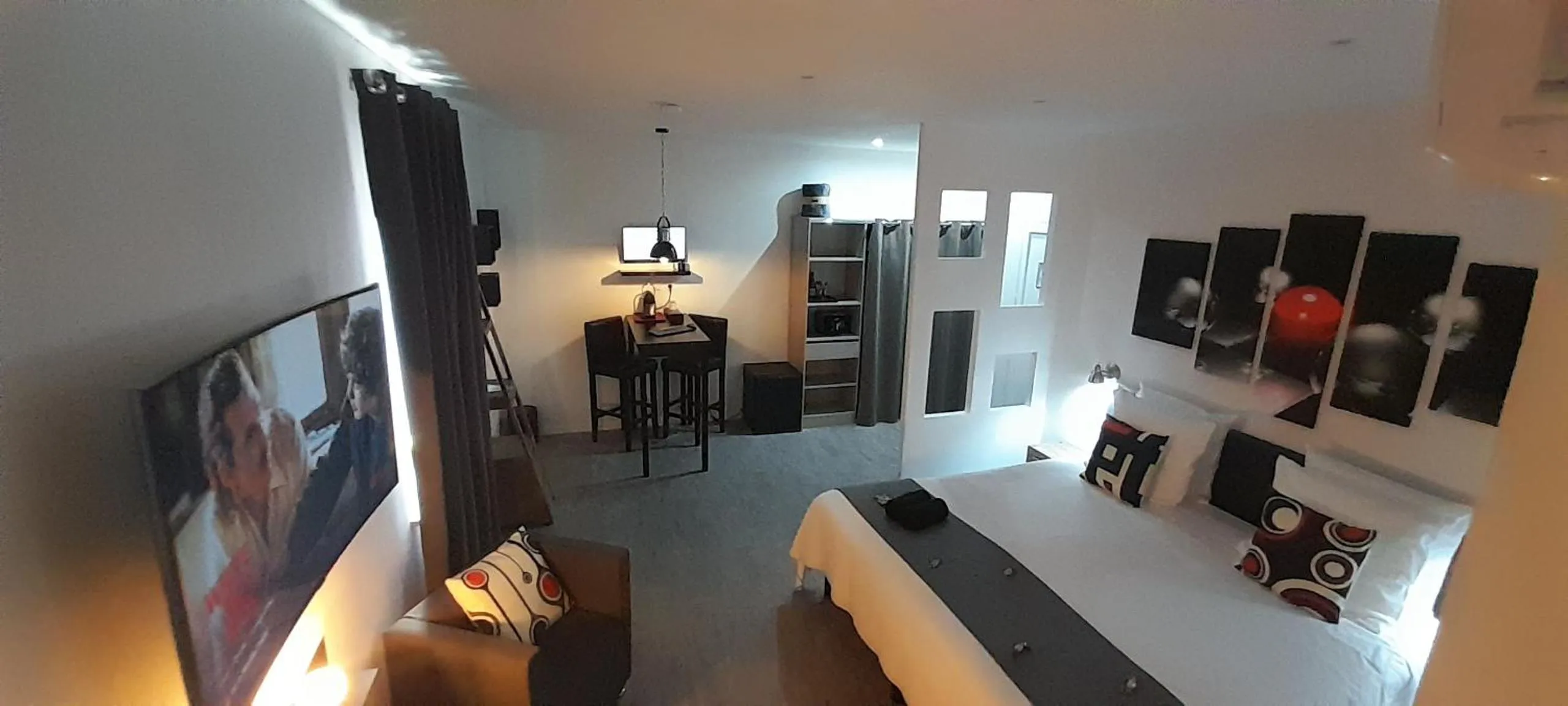 Photo of the whole room in La Garenne