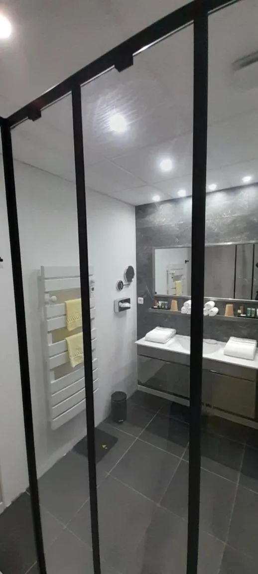 Bathroom in La Garenne