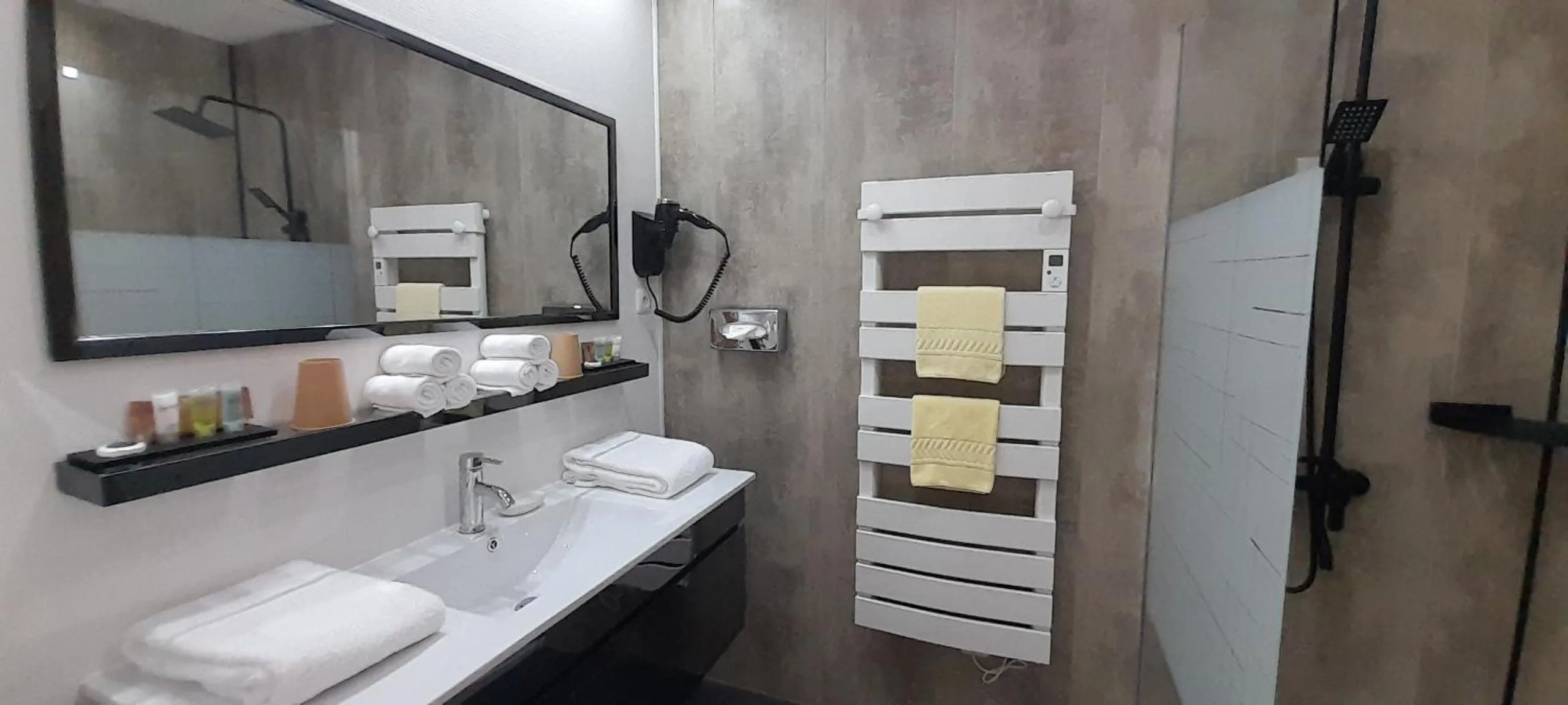 Bathroom in La Garenne