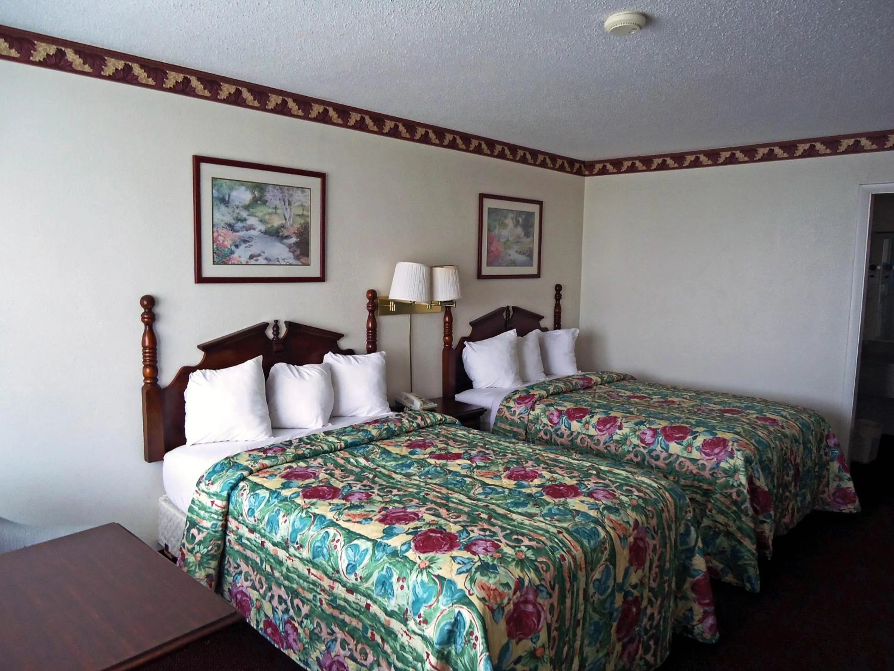 Bedroom, Bed in Motel 6-Troy, OH