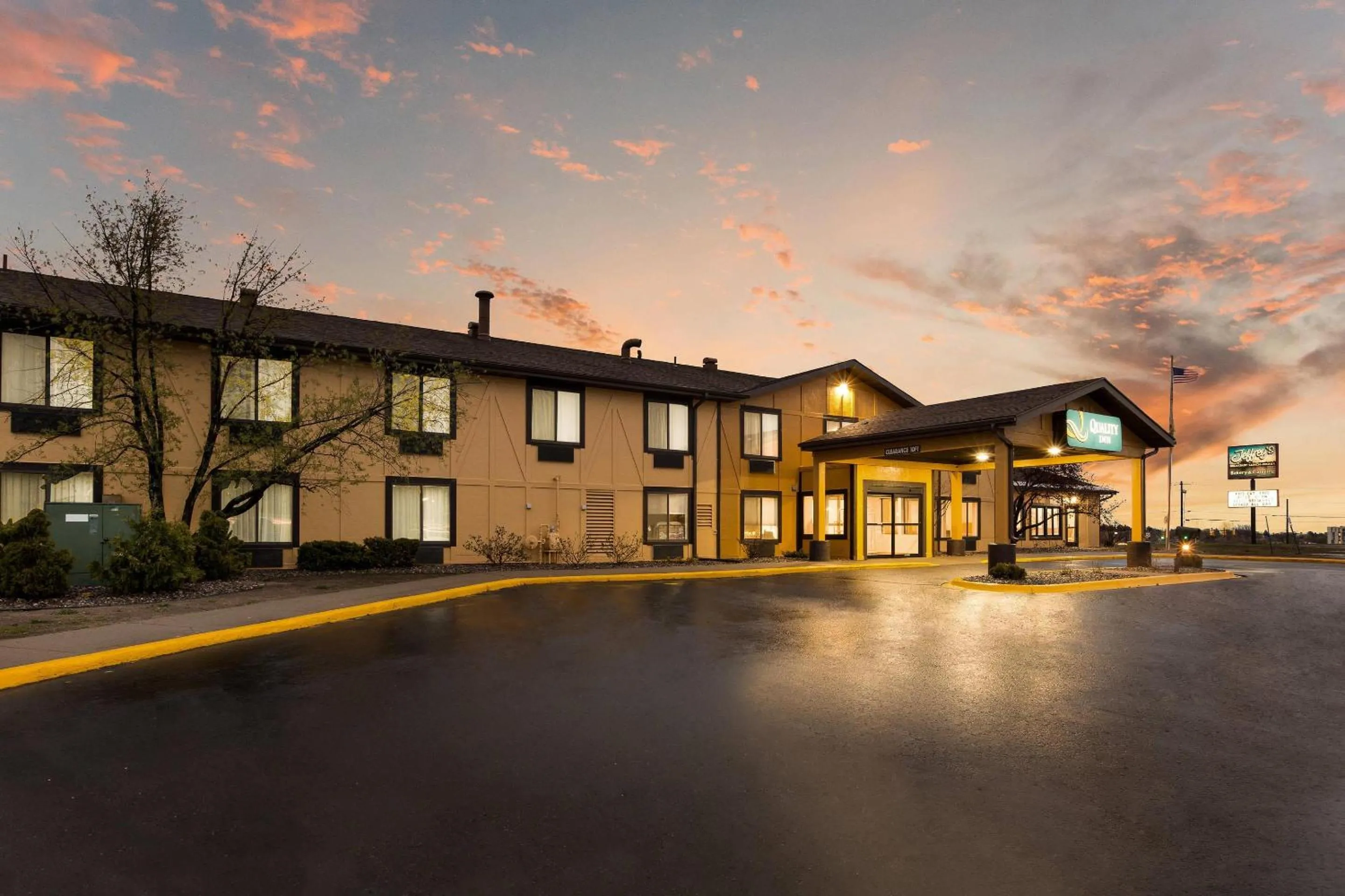 Property building in Quality Inn Marquette