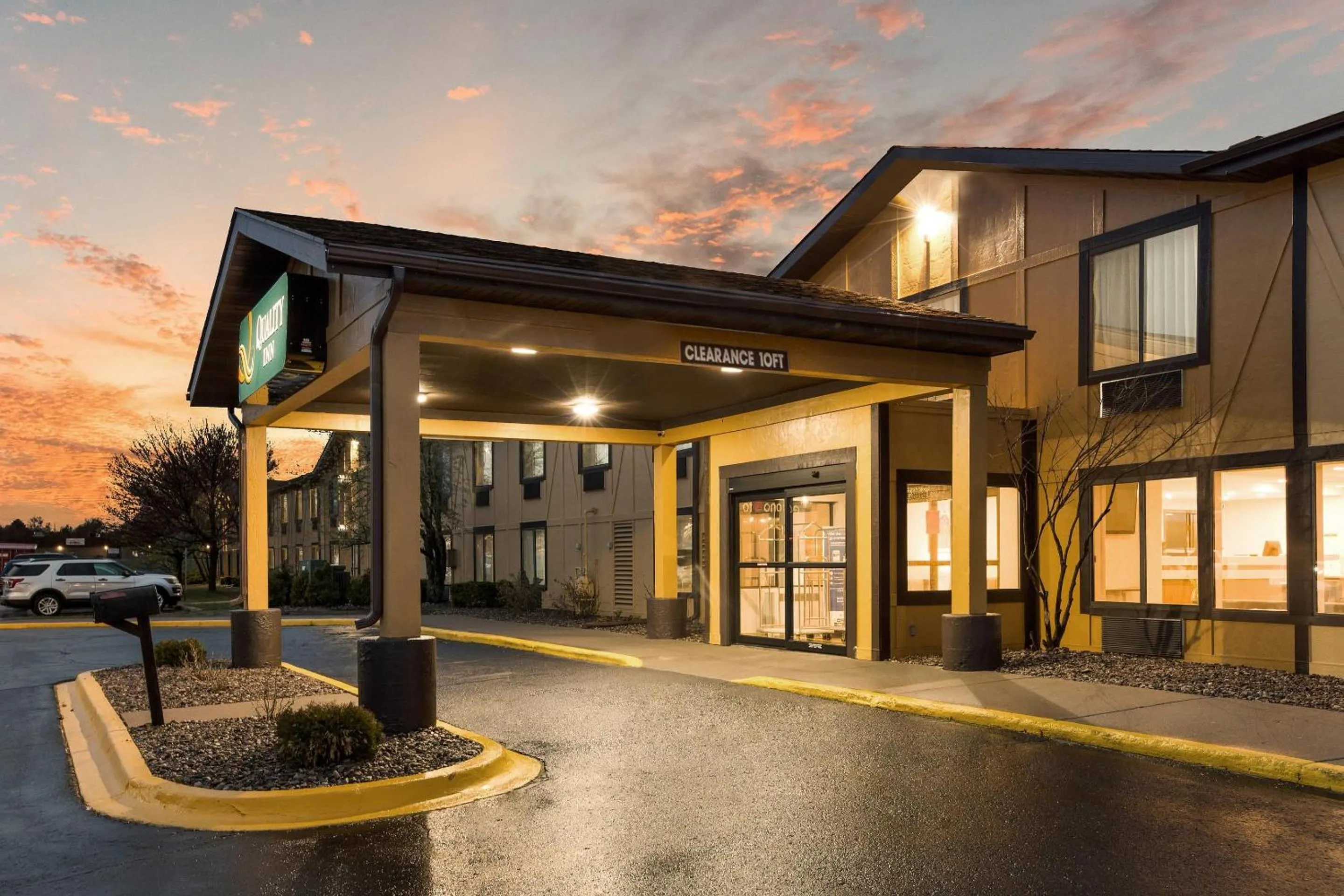 Property building in Quality Inn Marquette