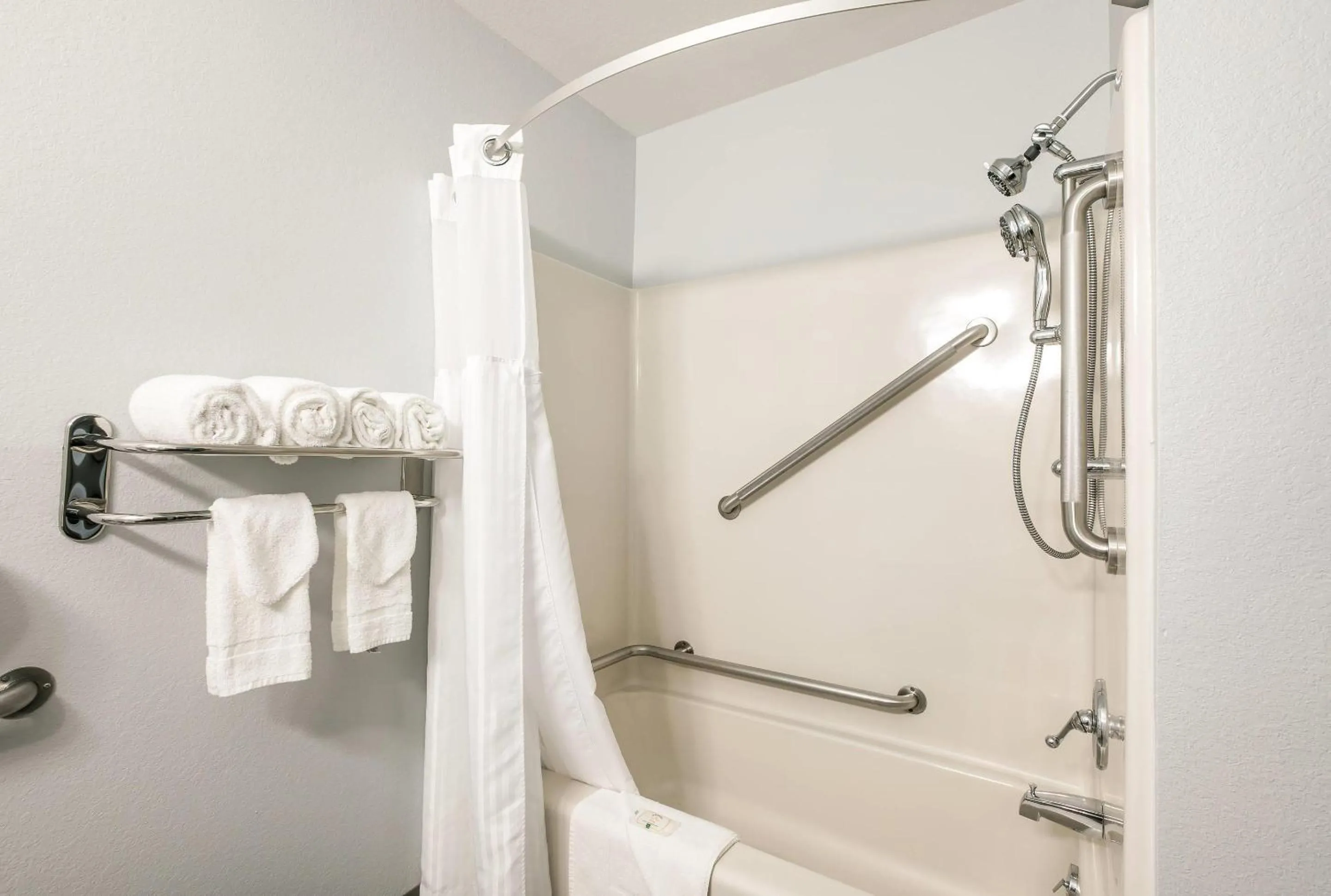 Bedroom in Quality Inn Marquette