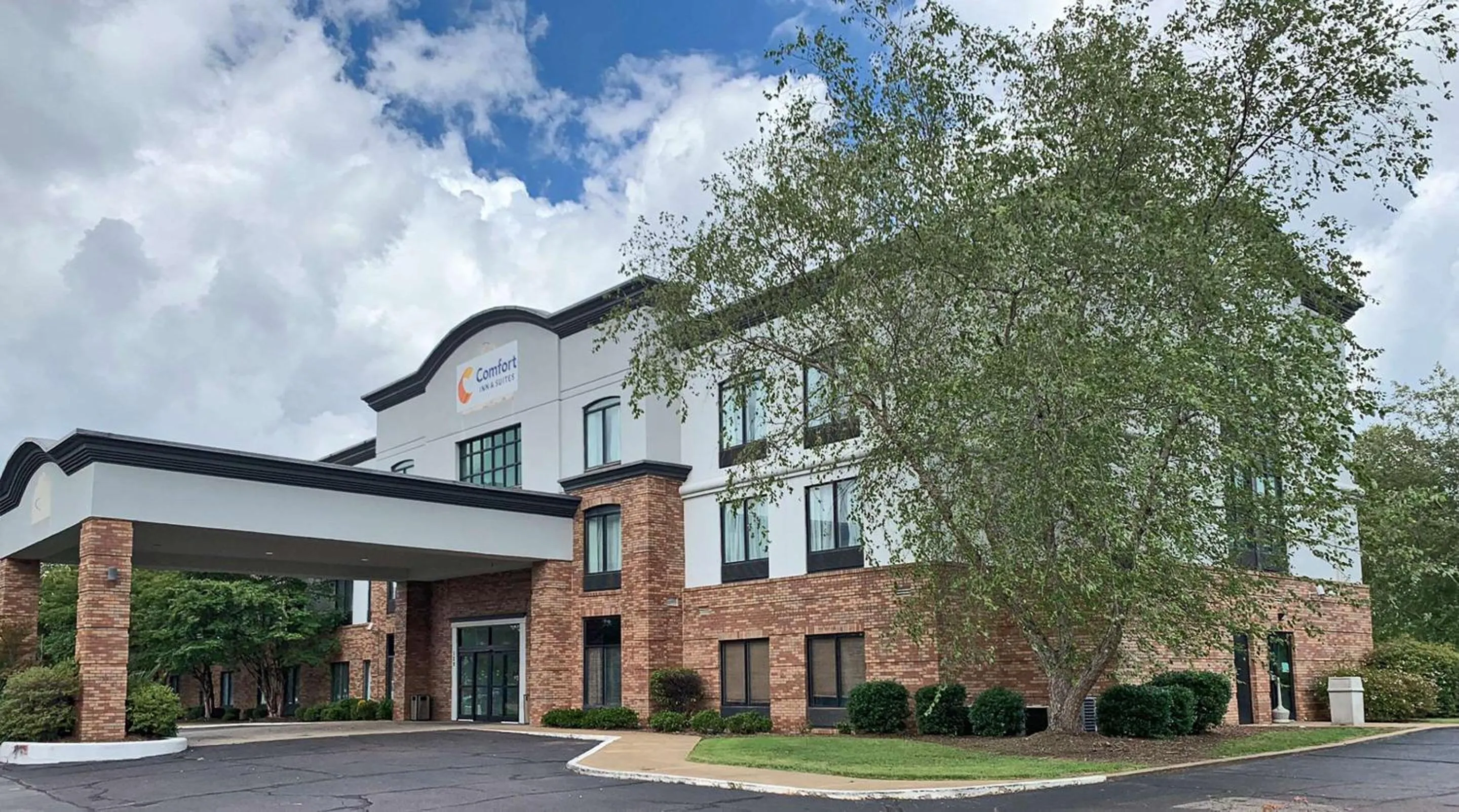 Property building in Comfort Inn & Suites Columbus North
