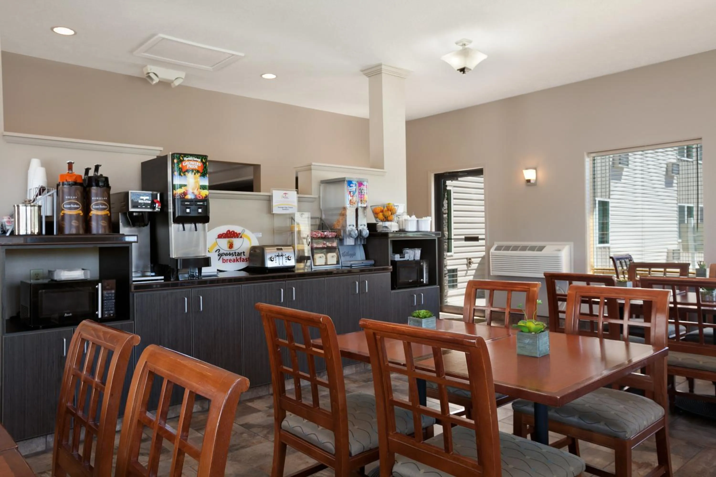 Restaurant/places to eat in Super 8 by Wyndham Pocatello