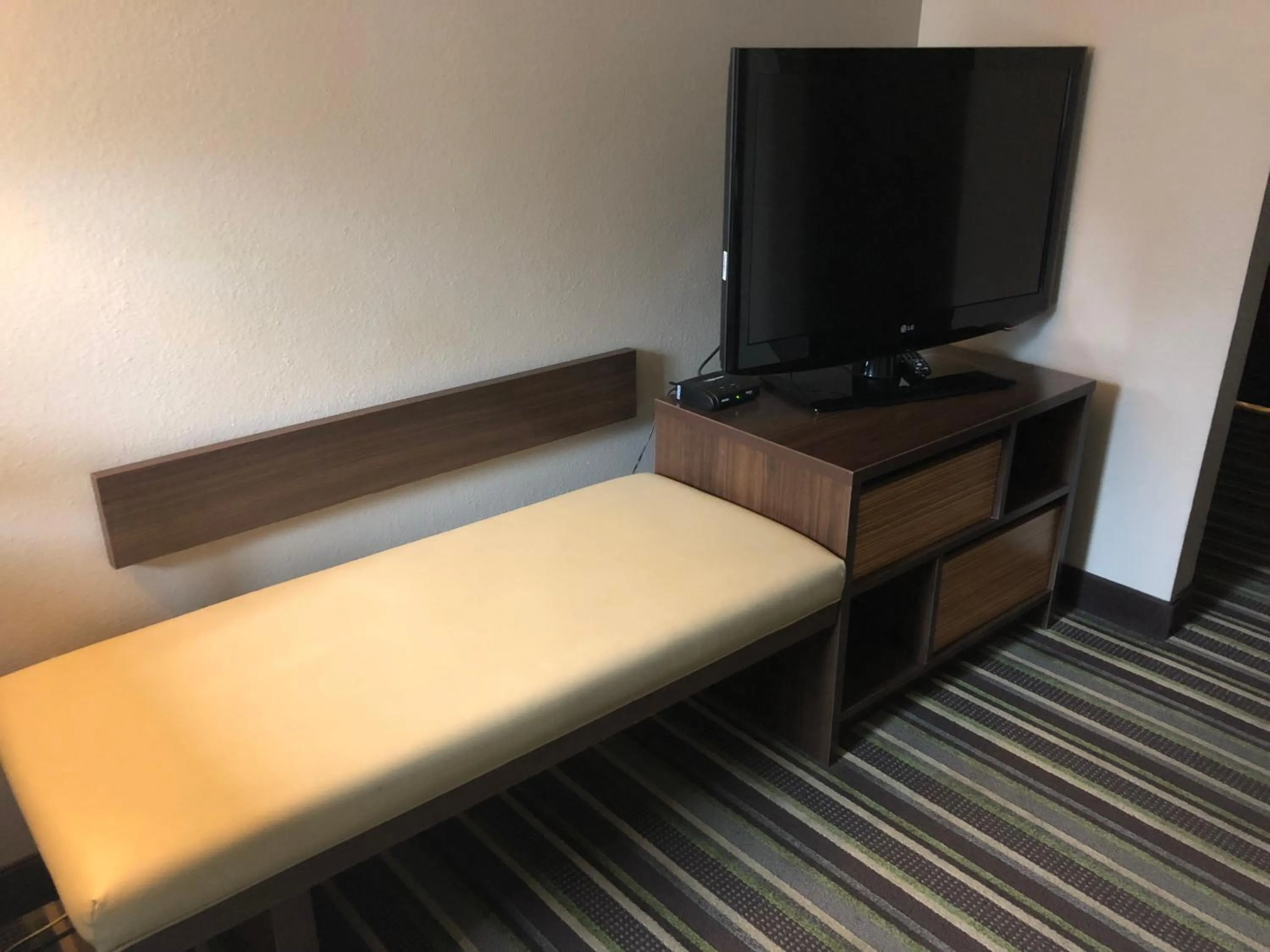 TV and multimedia, Bed in Super 8 by Wyndham Pocatello